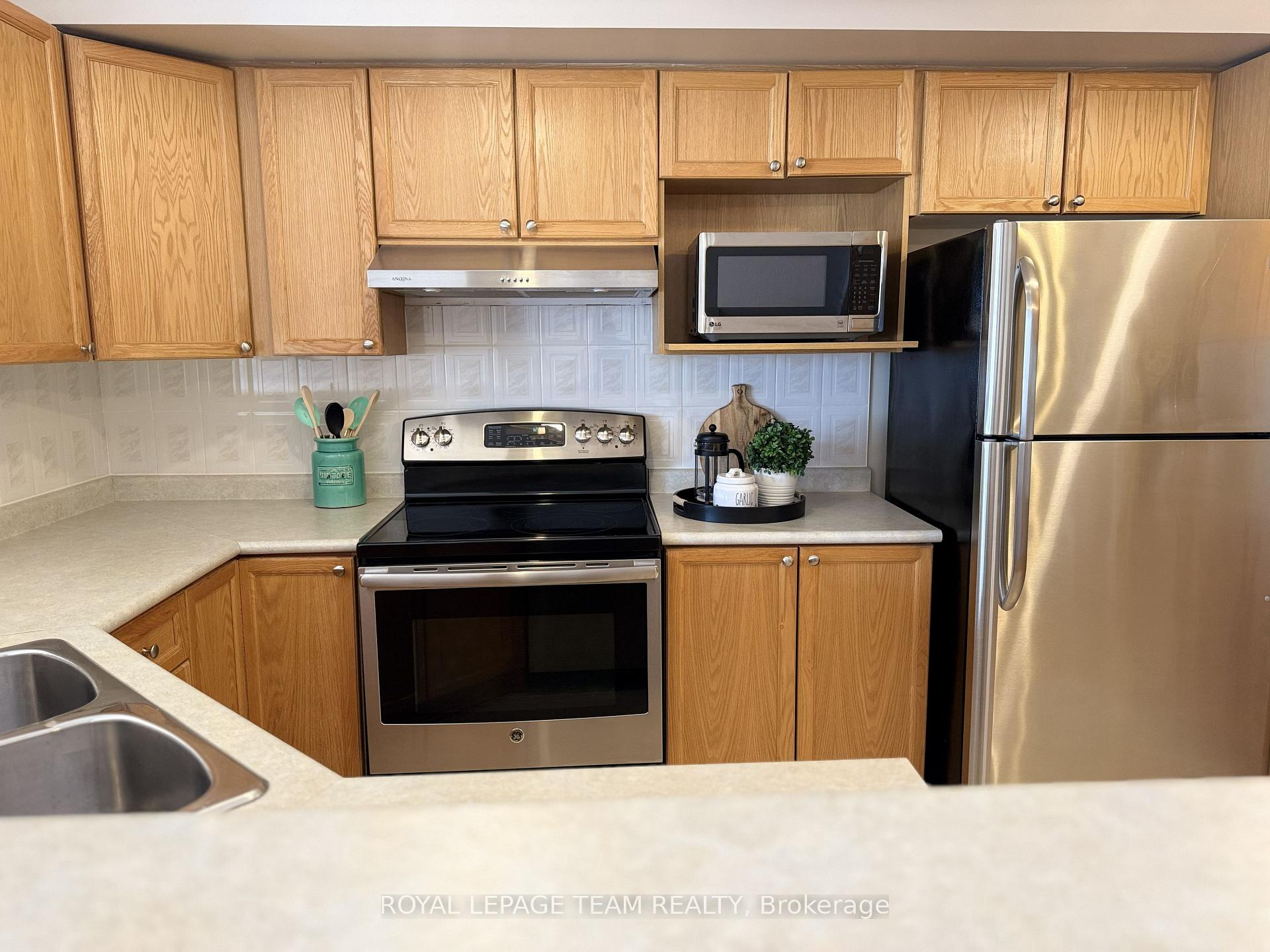 Photo 6 of 5535 Doctor Leach Drive, Ottawa, Manotick Village & Manotick Estates — HOMEH