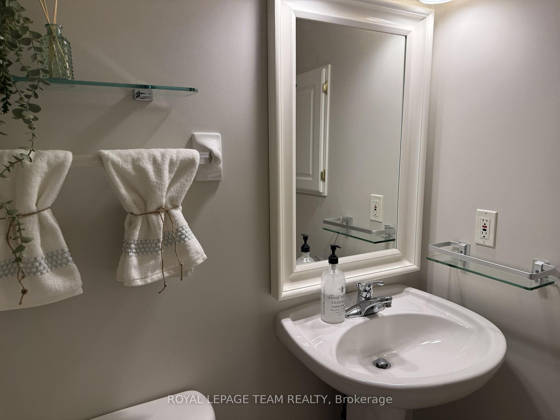 Photo 10 of 5535 Doctor Leach Drive, Ottawa, Manotick Village & Manotick Estates — HOMEH