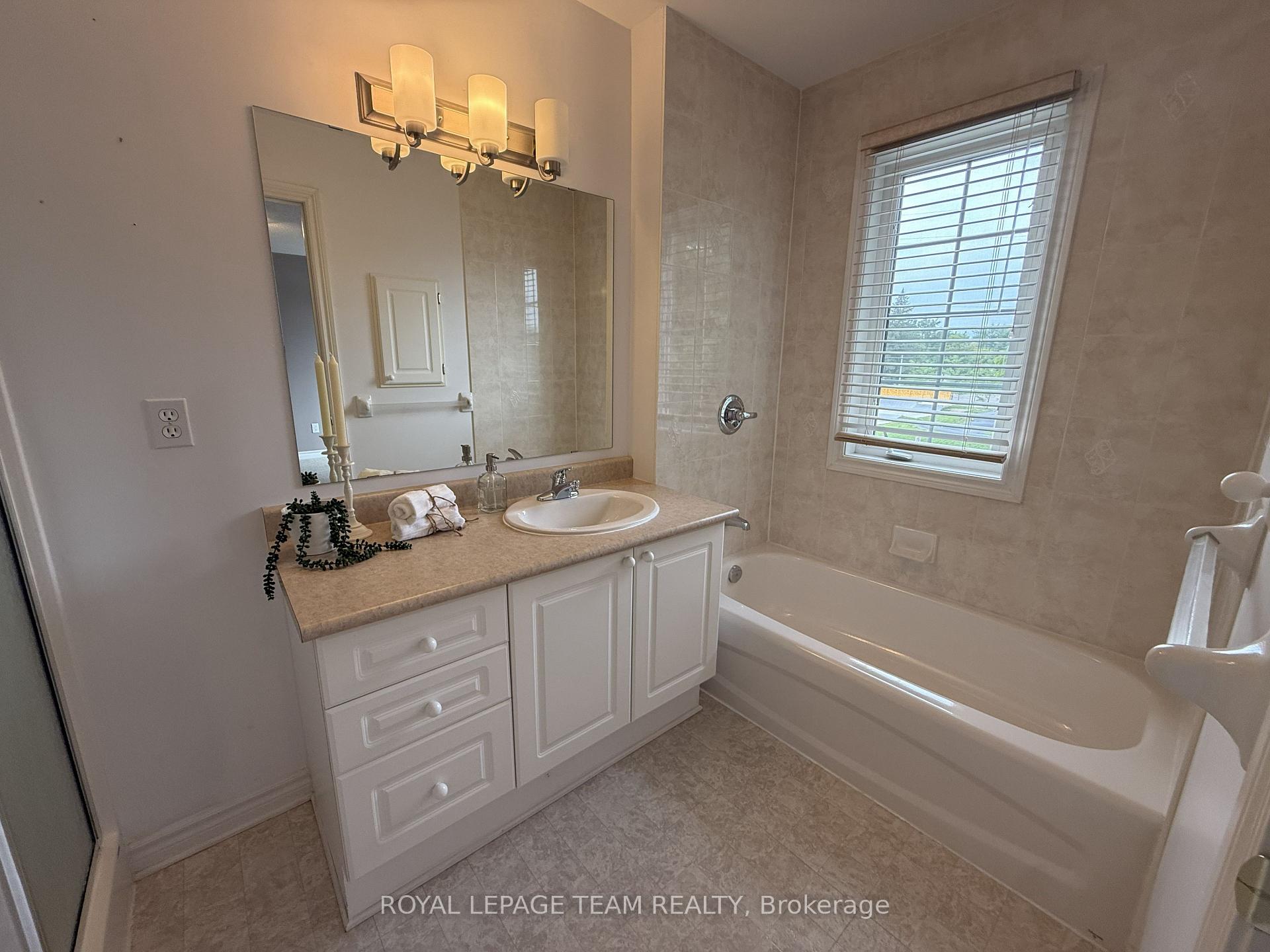 Photo 13 of 5535 Doctor Leach Drive, Ottawa, Manotick Village & Manotick Estates — HOMEH