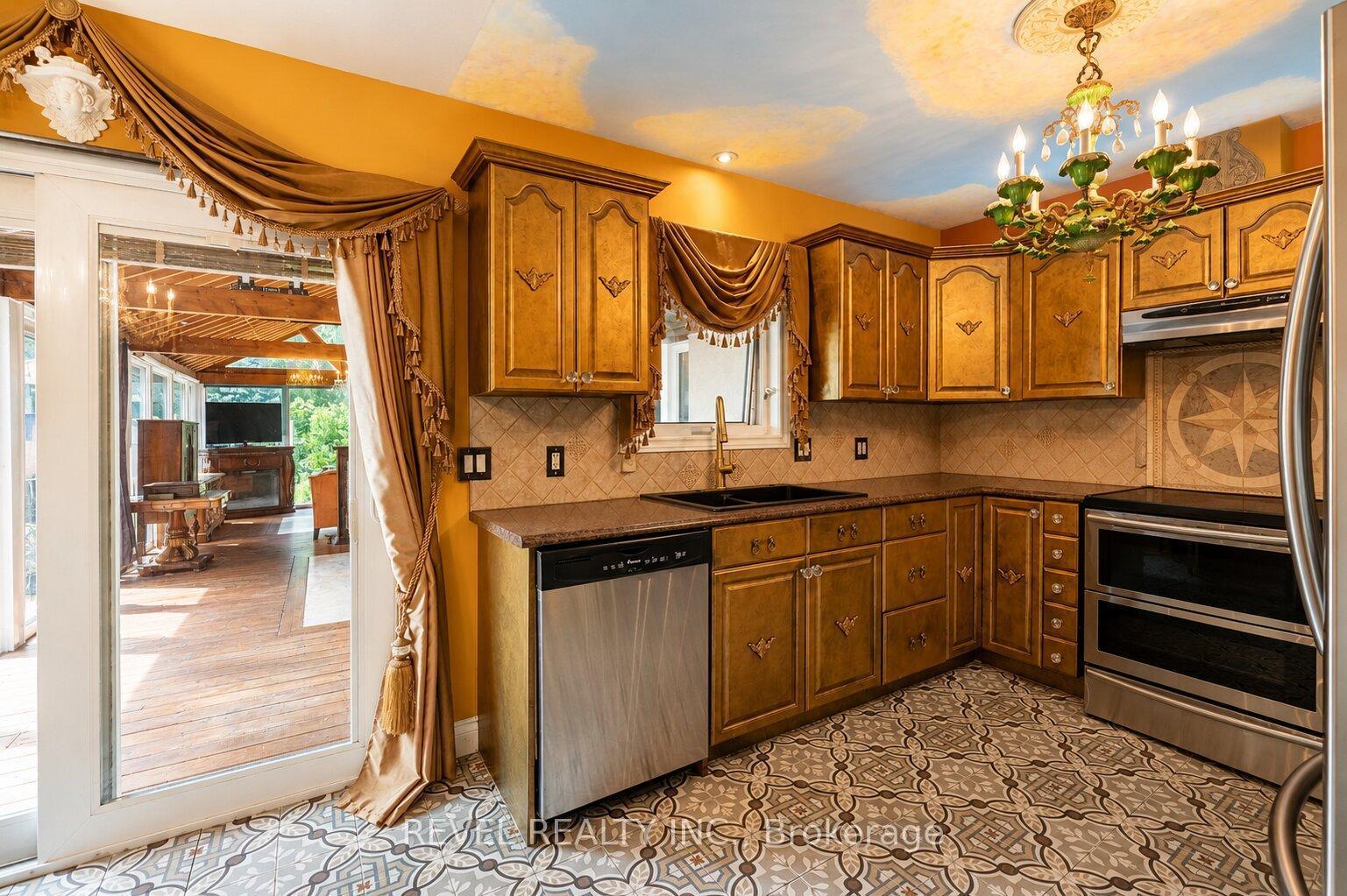 Photo 12 of 218 Macaulay Street E, Hamilton, North End — HOMEH