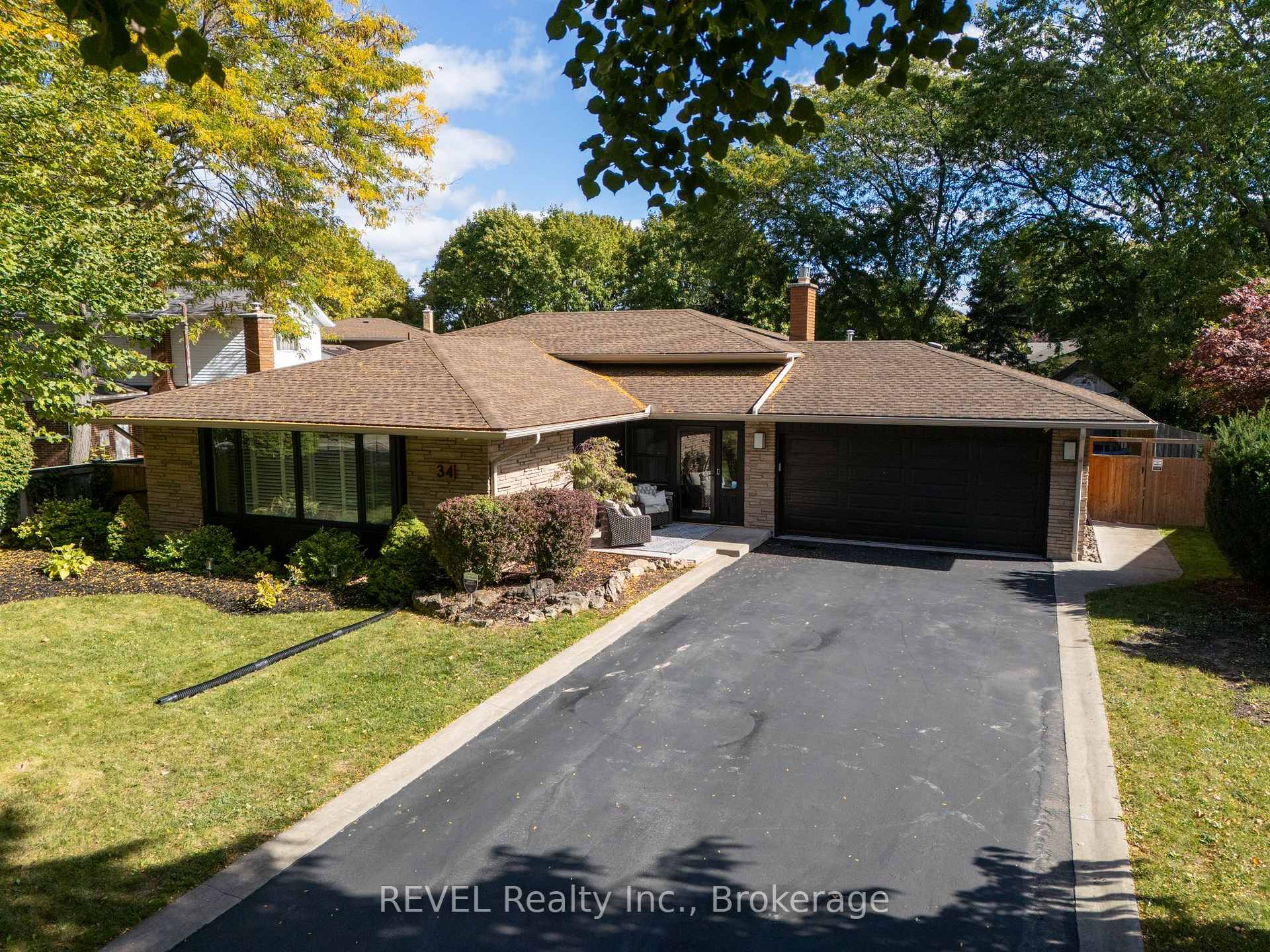 Photo 1 of 34 Royal York Road, St. Catharines, Lakeshore — HOMEH