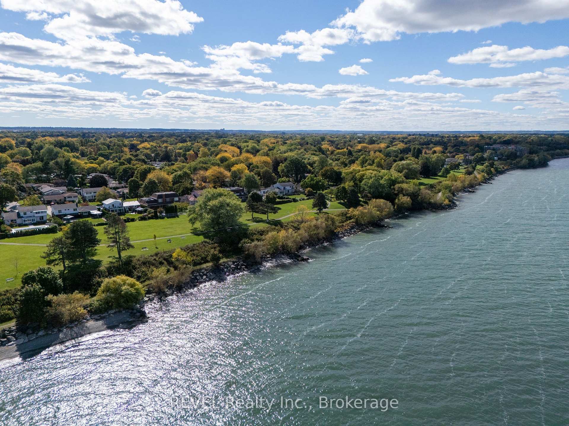 Photo 5 of 34 Royal York Road, St. Catharines, Lakeshore — HOMEH