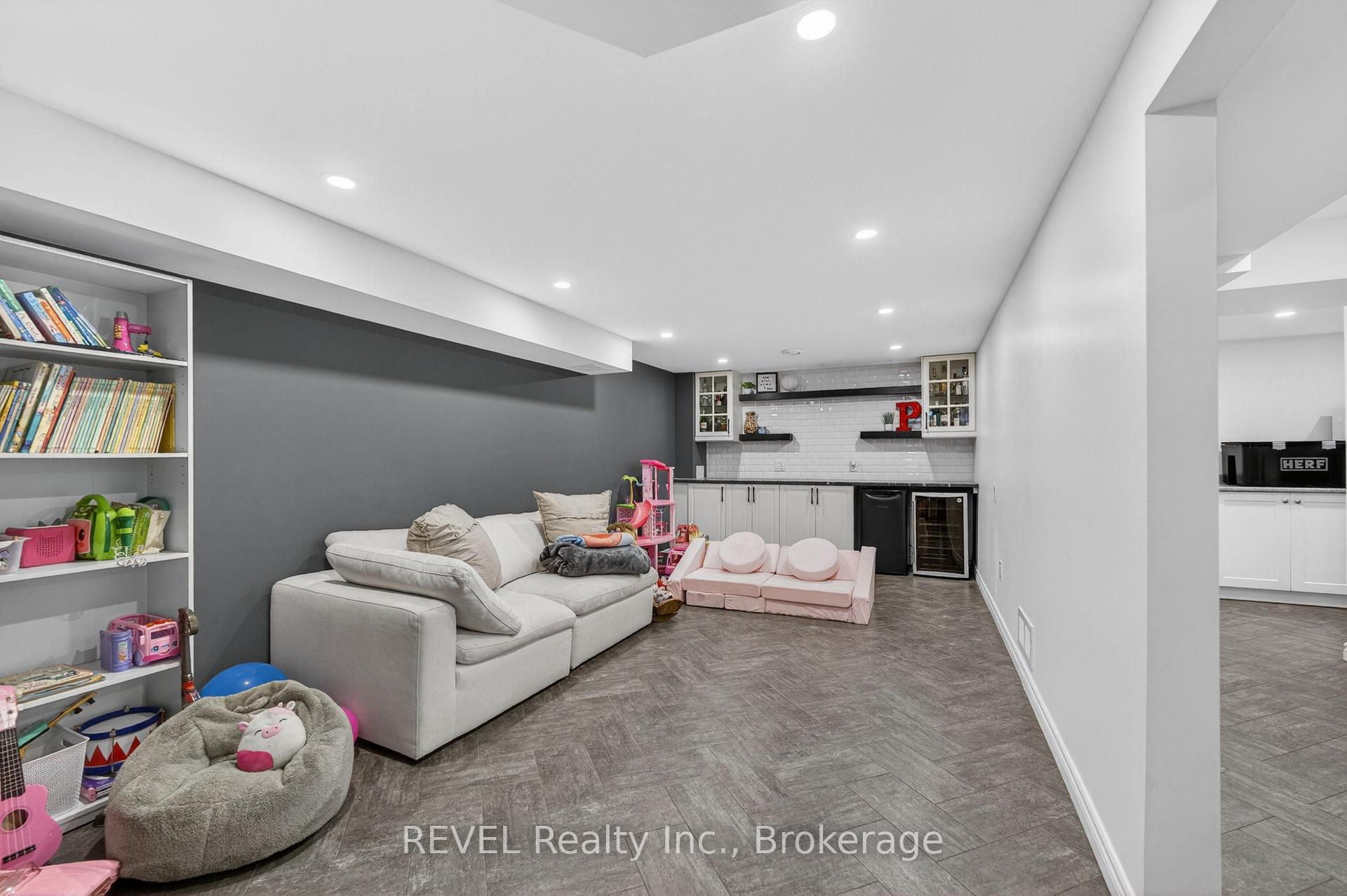 Photo 34 of 34 Royal York Road, St. Catharines, Lakeshore — HOMEH