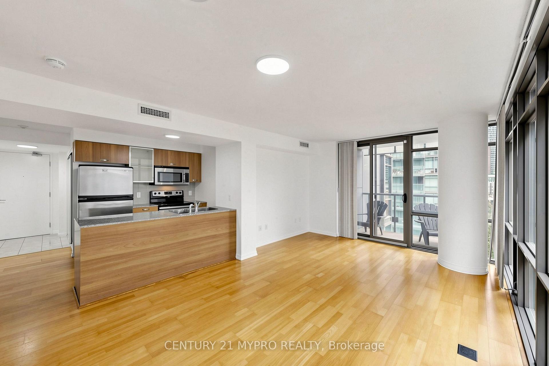 Photo 4 of Unit 708, 38 Grenville Street, Toronto, Bay Street Corridor — HOMEH