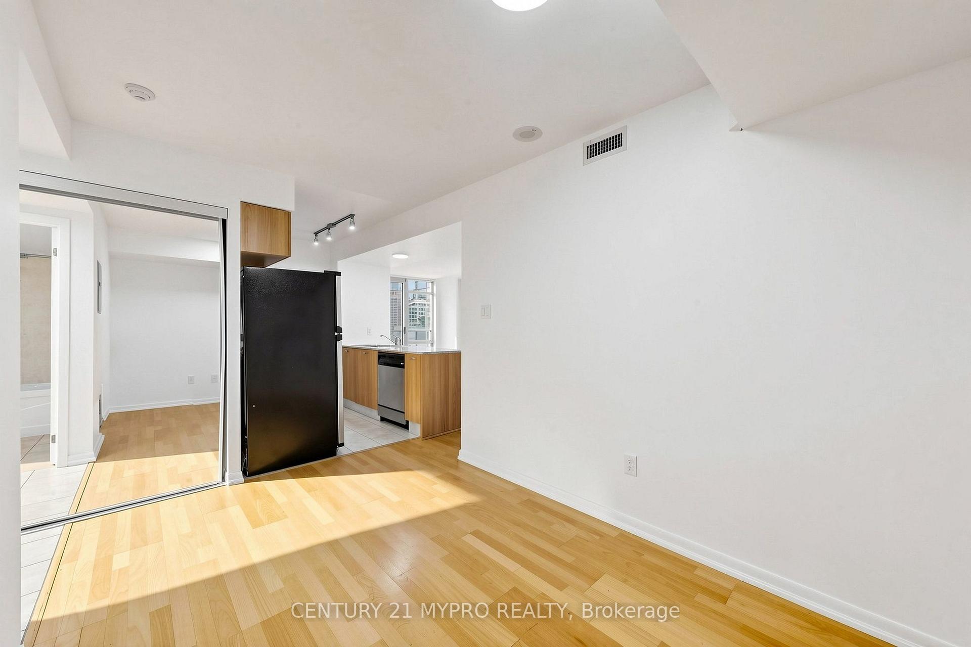 Photo 28 of Unit 708, 38 Grenville Street, Toronto, Bay Street Corridor — HOMEH