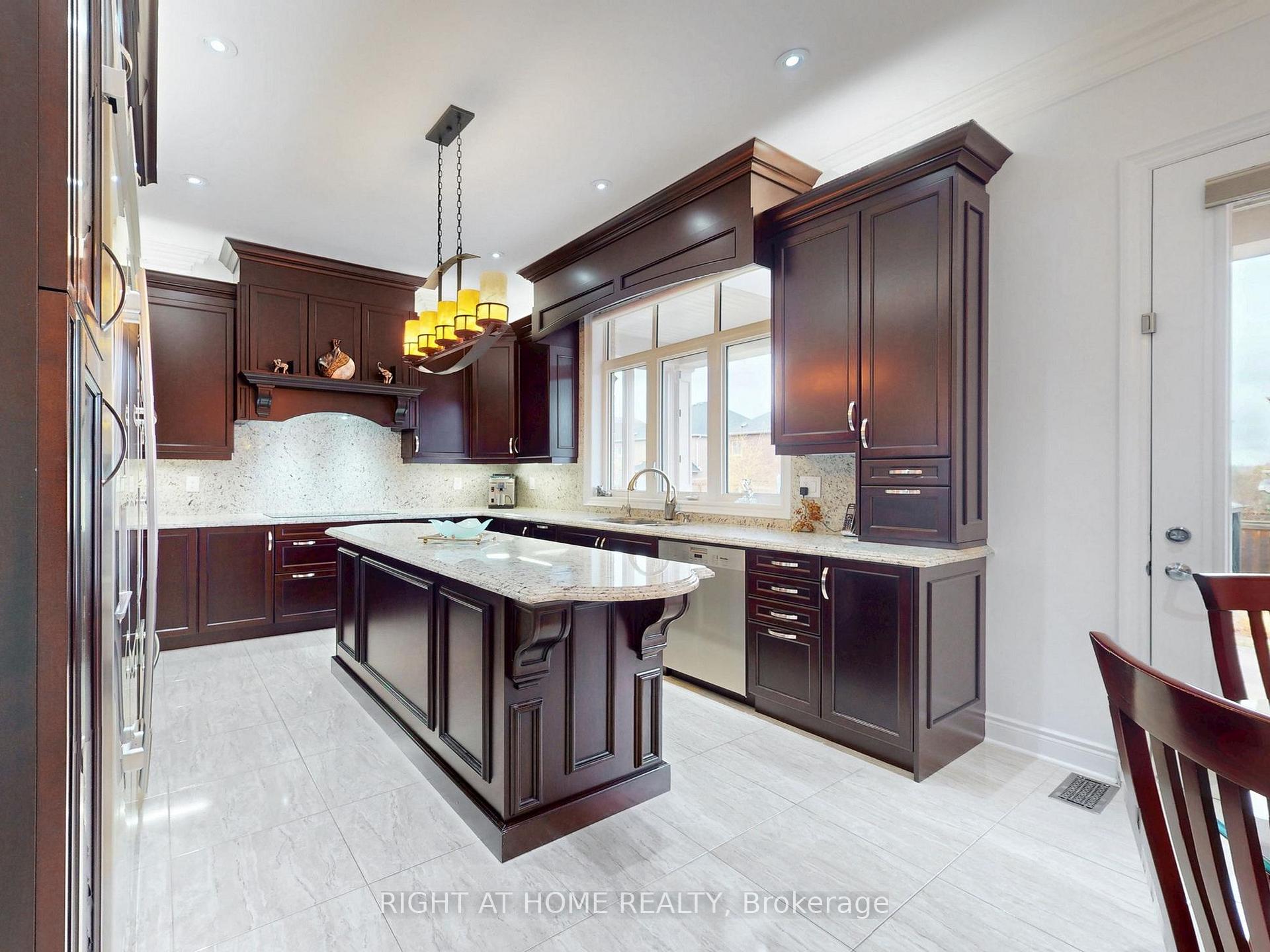 Photo 11 of 80 Puccini Drive, Richmond Hill, Oak Ridges — HOMEH