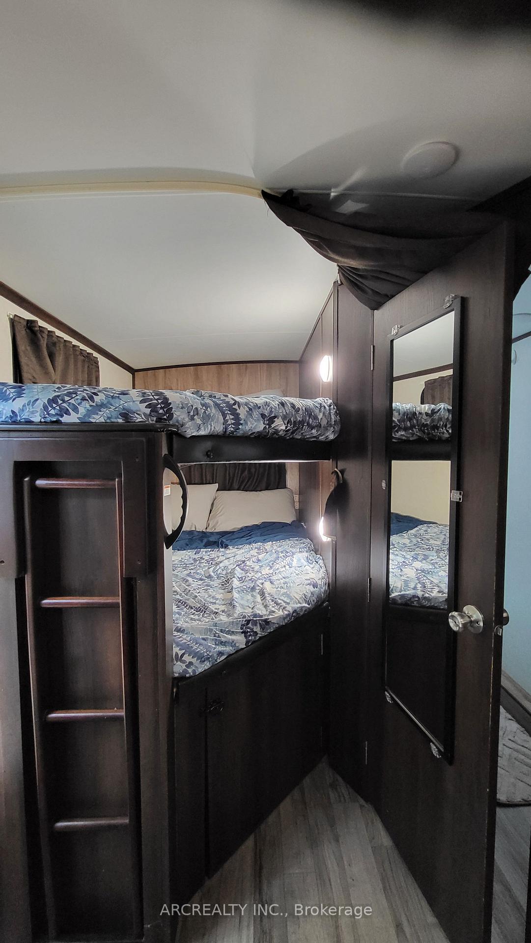 Photo 8 of 12 Robin Road, Georgina, Pefferlaw — HOMEH