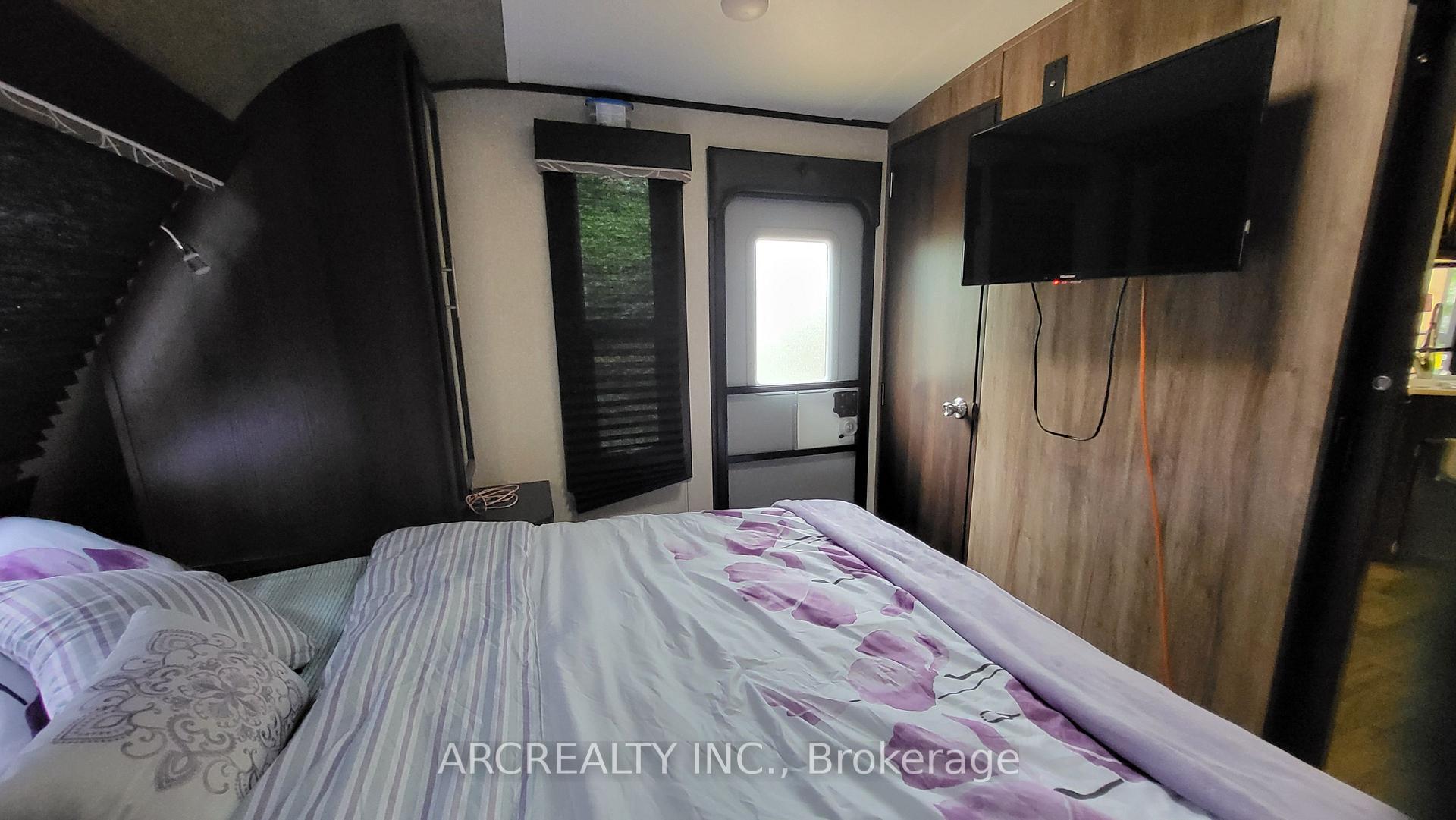 Photo 11 of 12 Robin Road, Georgina, Pefferlaw — HOMEH