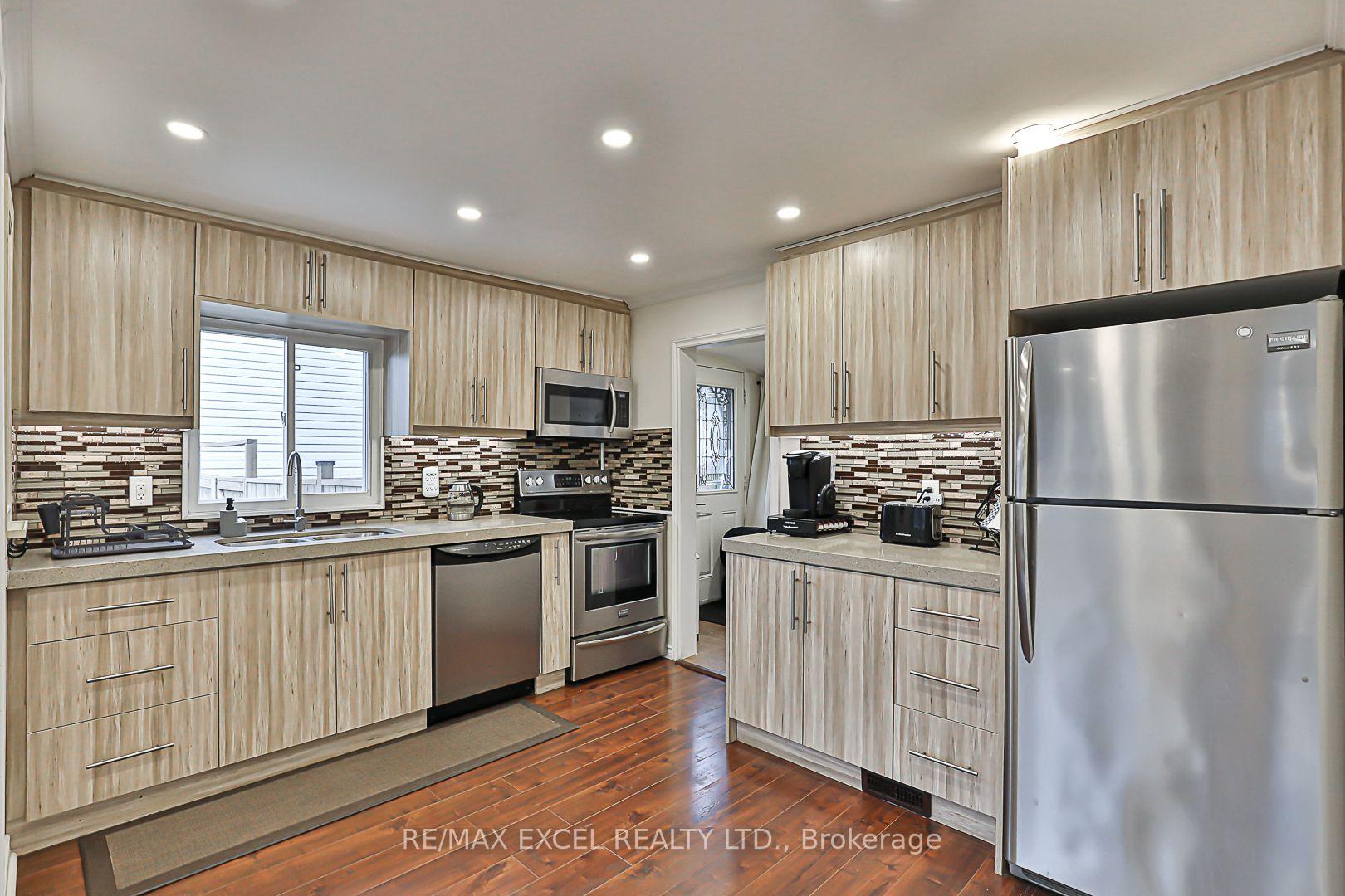 Photo 10 of 255 Parkway Avenue, Georgina, Keswick South — HOMEH