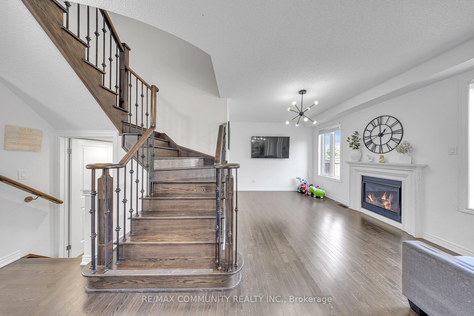 Photo 8 of 129 Mingay Avenue, Markham, Wismer — HOMEH