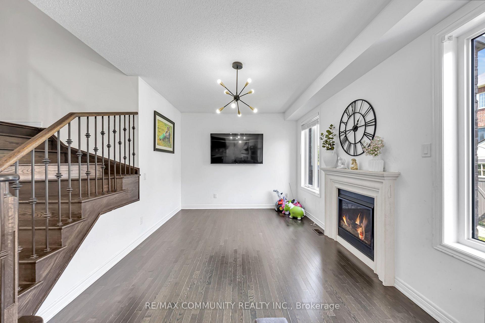 Photo 10 of 129 Mingay Avenue, Markham, Wismer — HOMEH