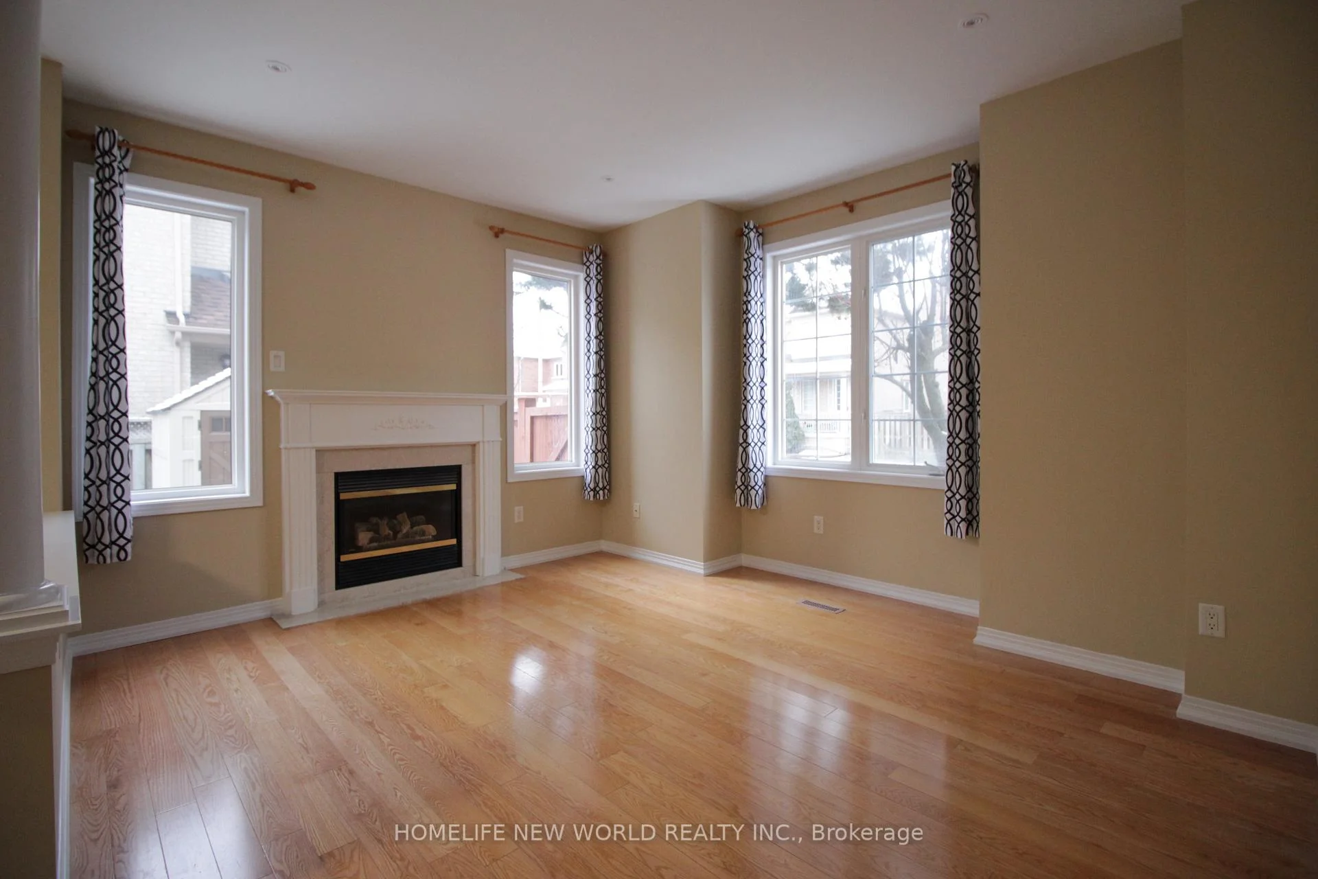 Photo 9 of 63 Southbrook Crescent, Markham, Cachet — HOMEH