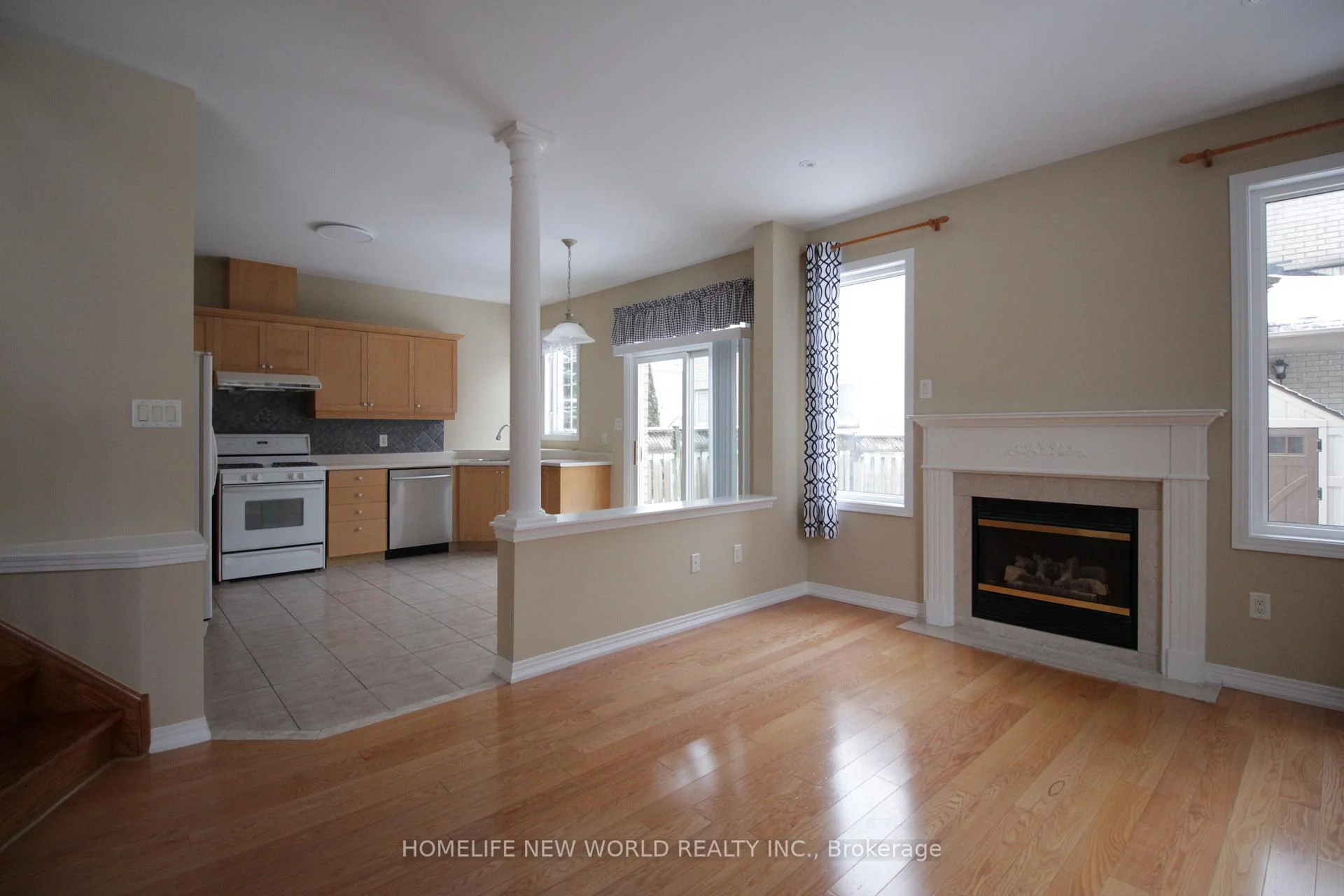 Photo 14 of 63 Southbrook Crescent, Markham, Cachet — HOMEH