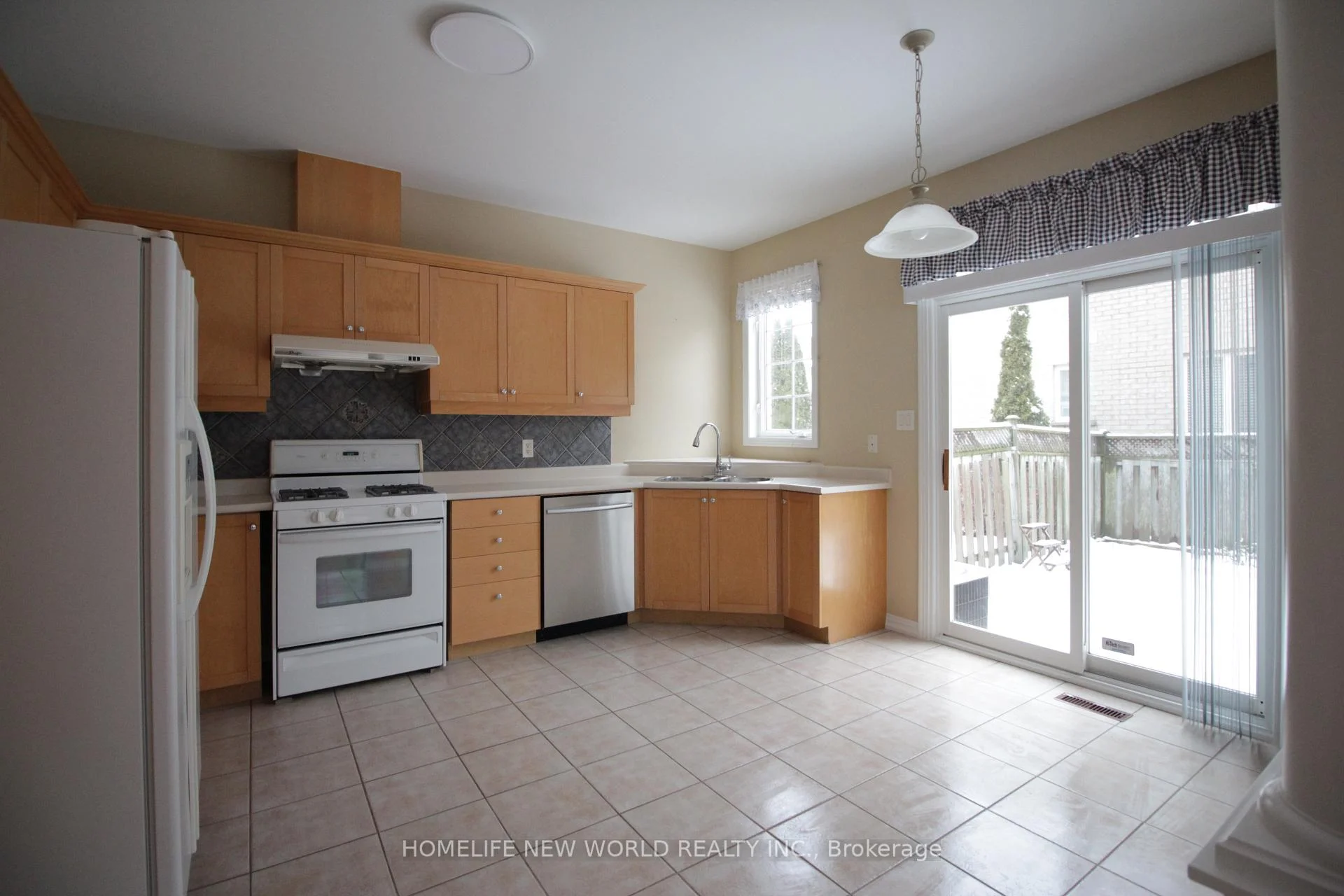 Photo 16 of 63 Southbrook Crescent, Markham, Cachet — HOMEH