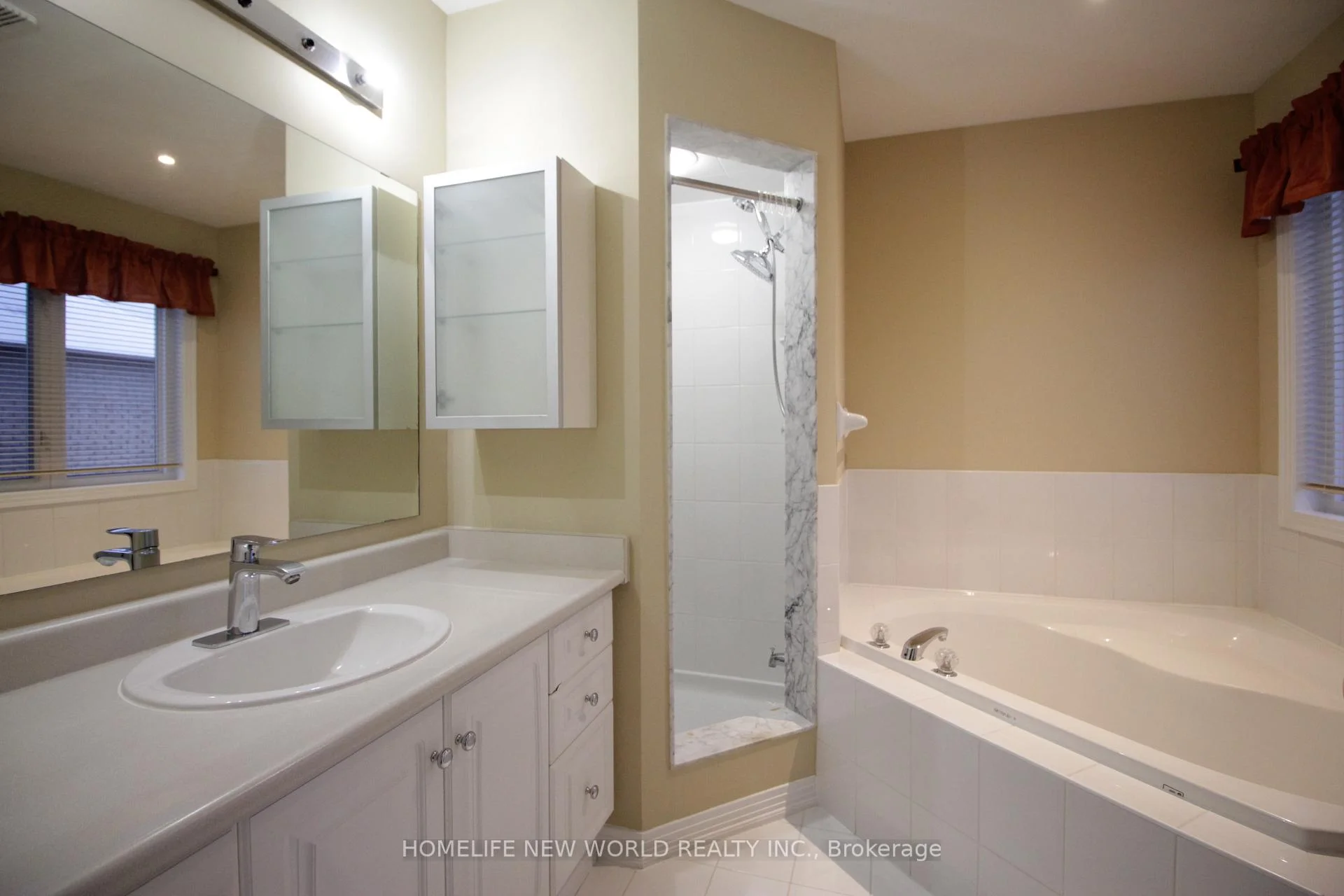 Photo 39 of 63 Southbrook Crescent, Markham, Cachet — HOMEH