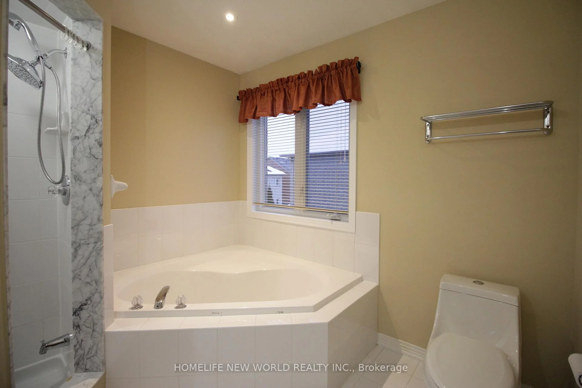 Photo 41 of 63 Southbrook Crescent, Markham, Cachet — HOMEH