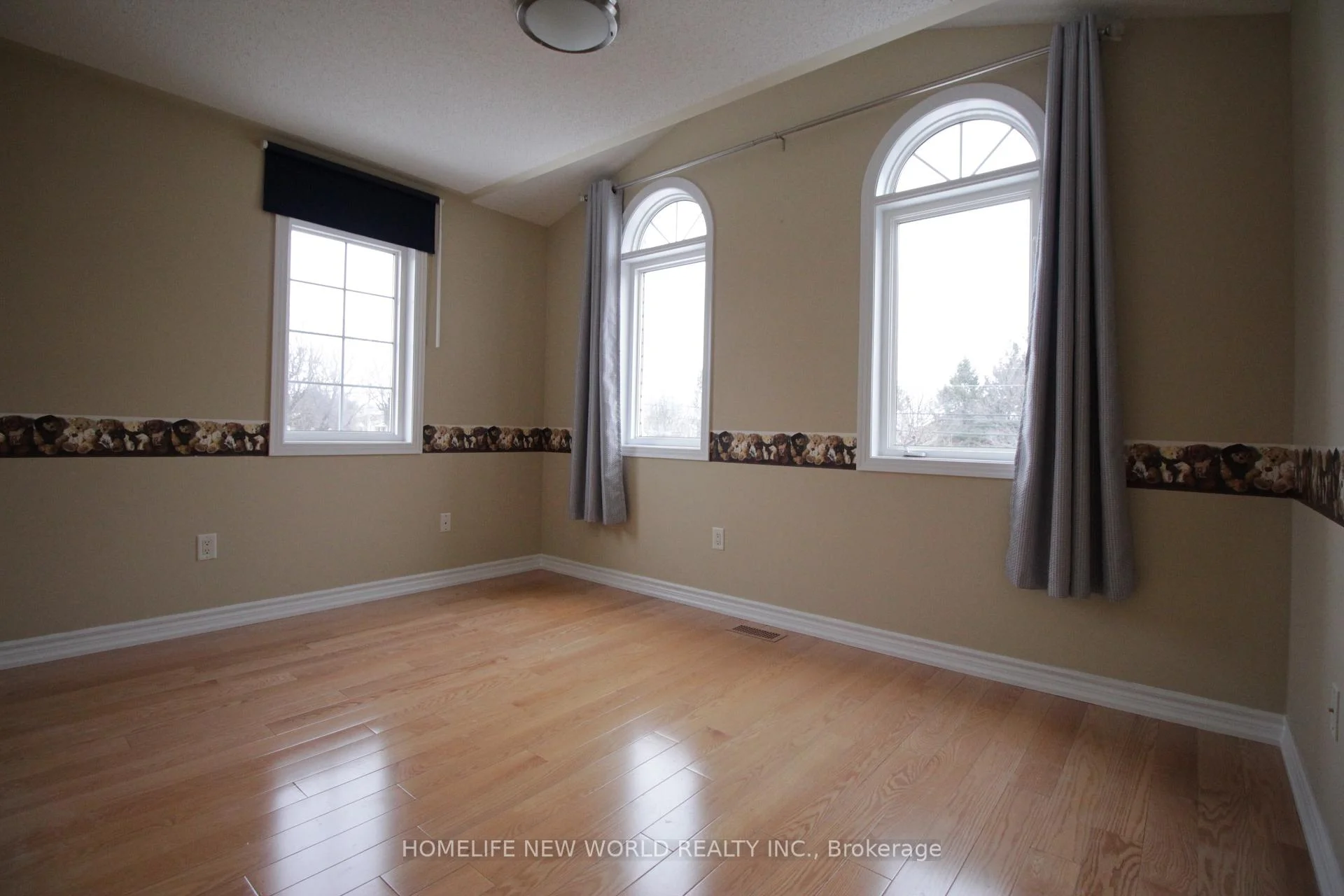 Photo 43 of 63 Southbrook Crescent, Markham, Cachet — HOMEH