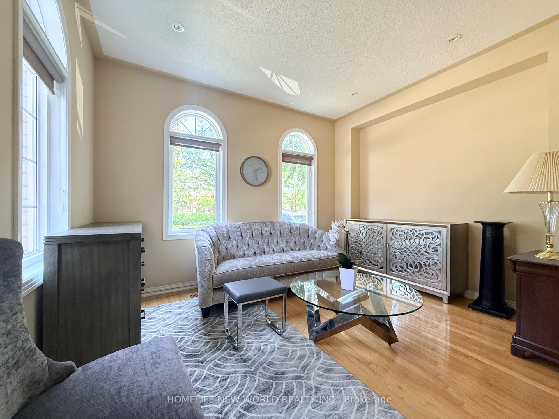 Photo 5 of 63 Southbrook Crescent, Markham, Cachet — HOMEH