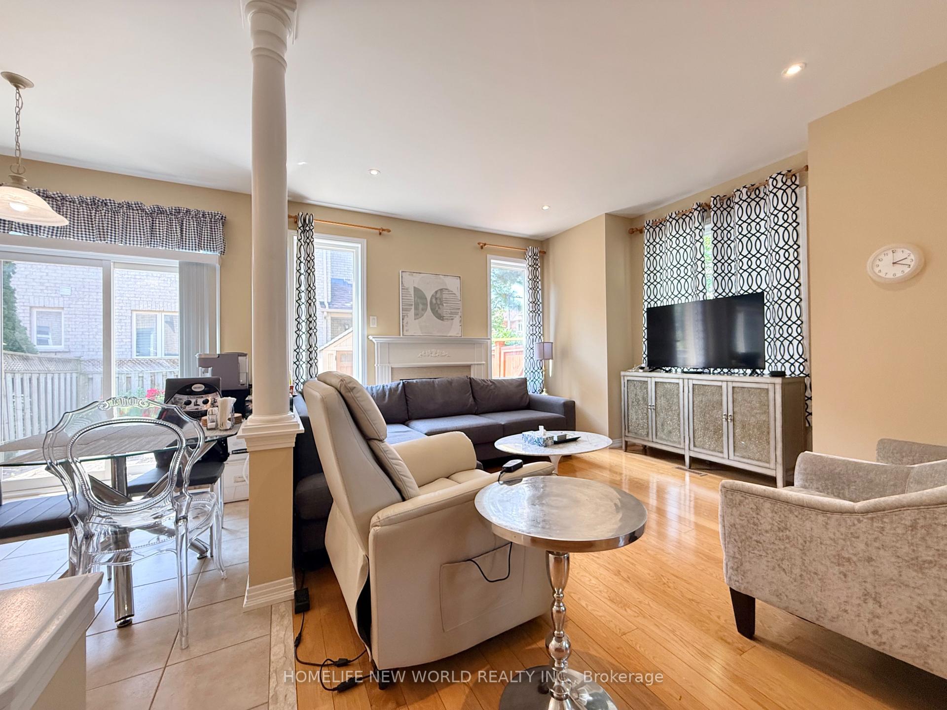 Photo 24 of 63 Southbrook Crescent, Markham, Cachet — HOMEH