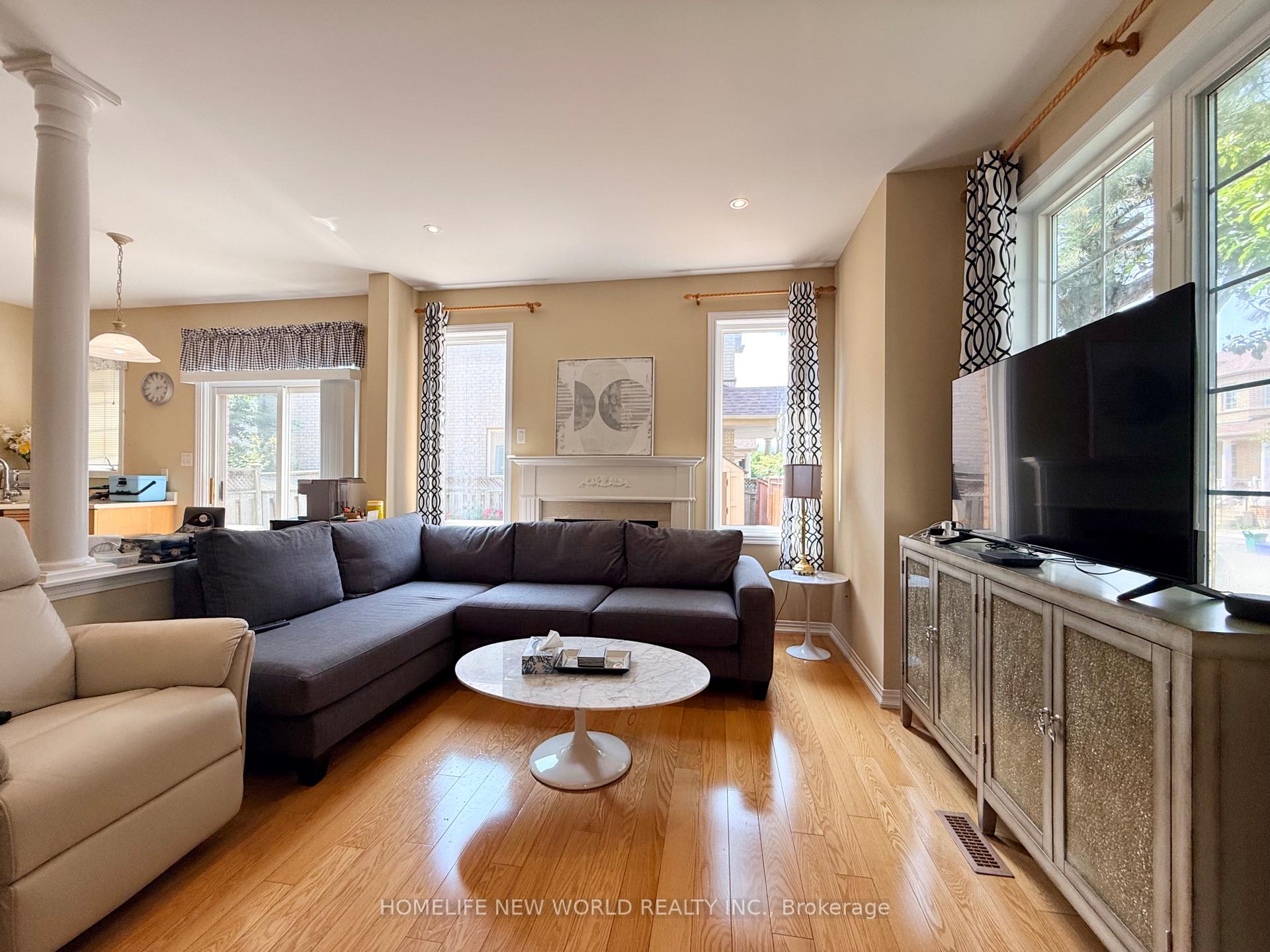 Photo 28 of 63 Southbrook Crescent, Markham, Cachet — HOMEH