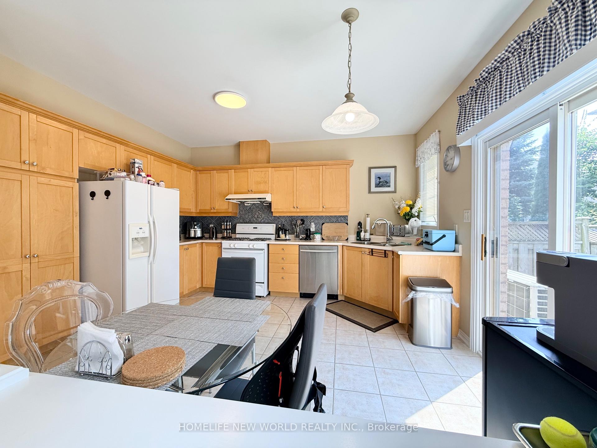 Photo 32 of 63 Southbrook Crescent, Markham, Cachet — HOMEH