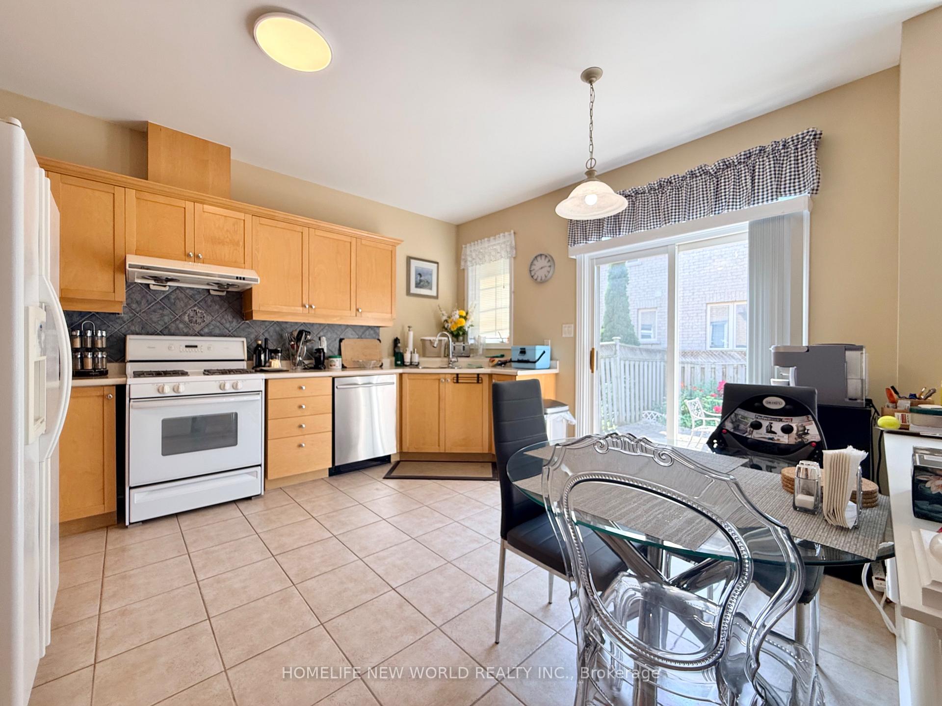 Photo 34 of 63 Southbrook Crescent, Markham, Cachet — HOMEH