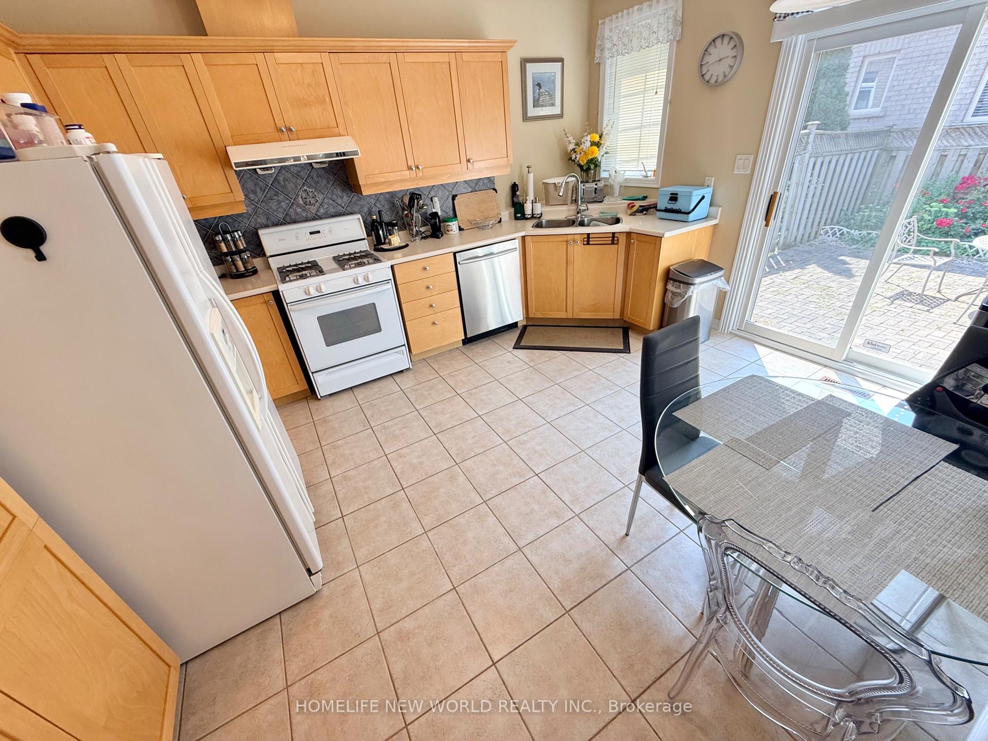 Photo 36 of 63 Southbrook Crescent, Markham, Cachet — HOMEH