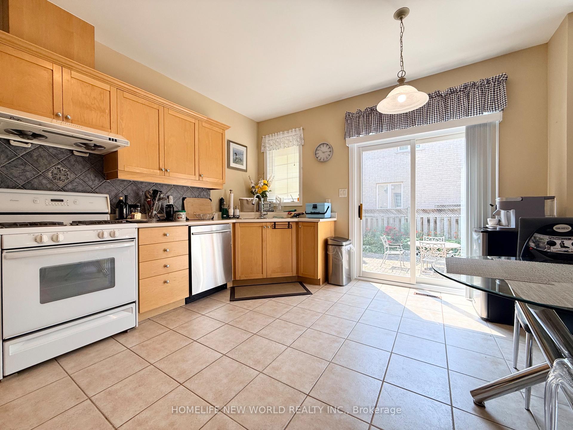 Photo 38 of 63 Southbrook Crescent, Markham, Cachet — HOMEH