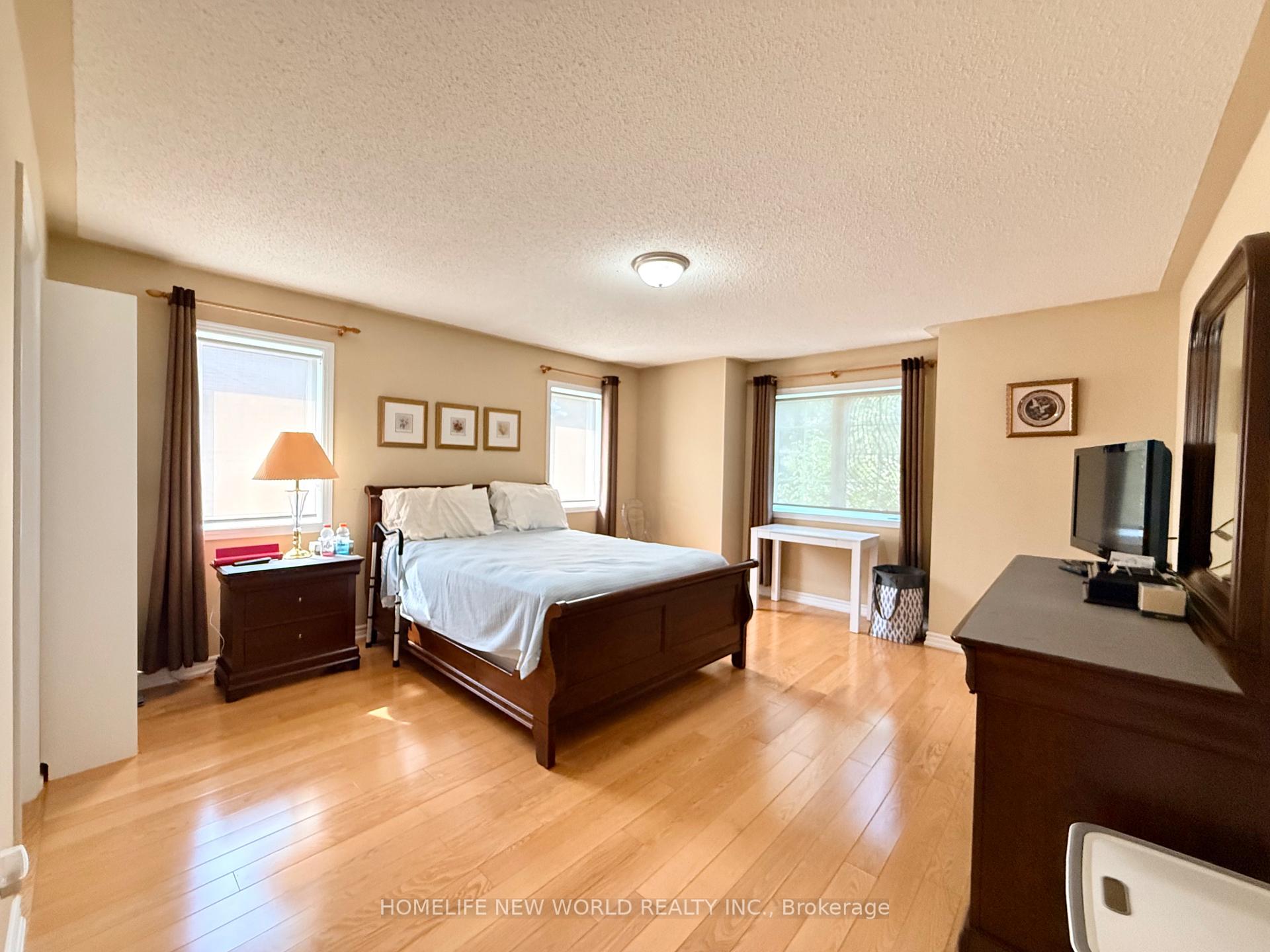 Photo 58 of 63 Southbrook Crescent, Markham, Cachet — HOMEH