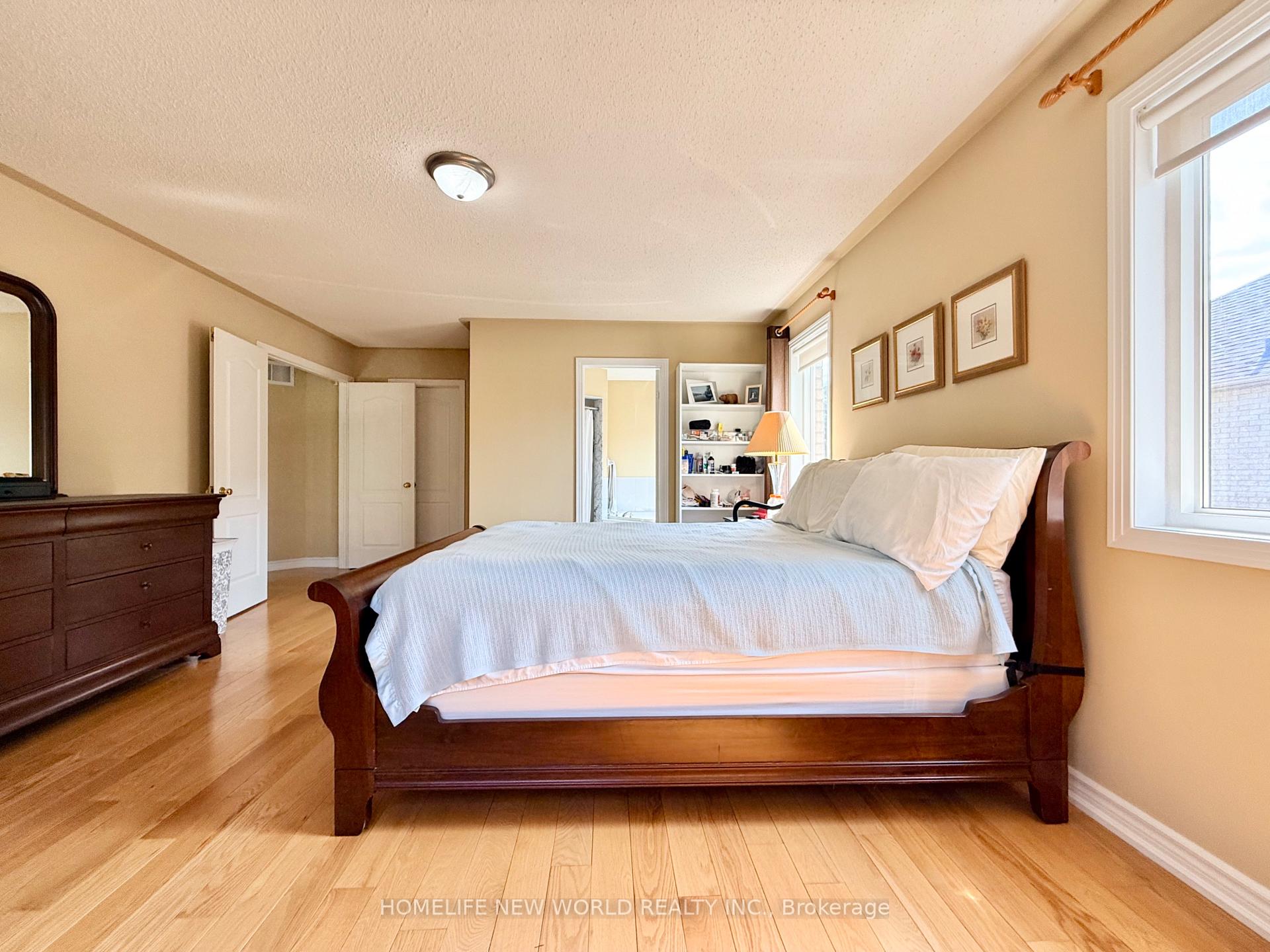 Photo 60 of 63 Southbrook Crescent, Markham, Cachet — HOMEH