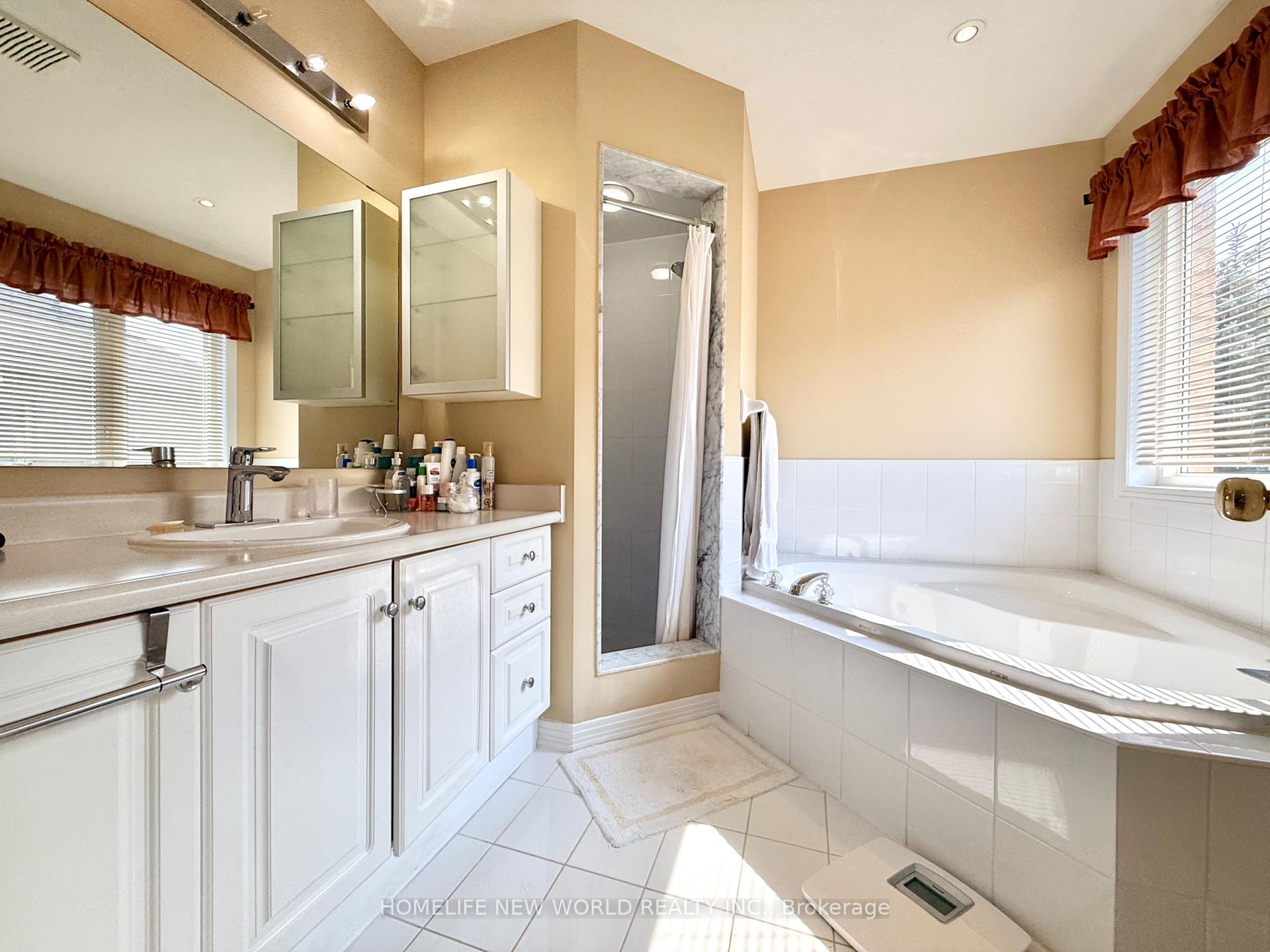 Photo 61 of 63 Southbrook Crescent, Markham, Cachet — HOMEH