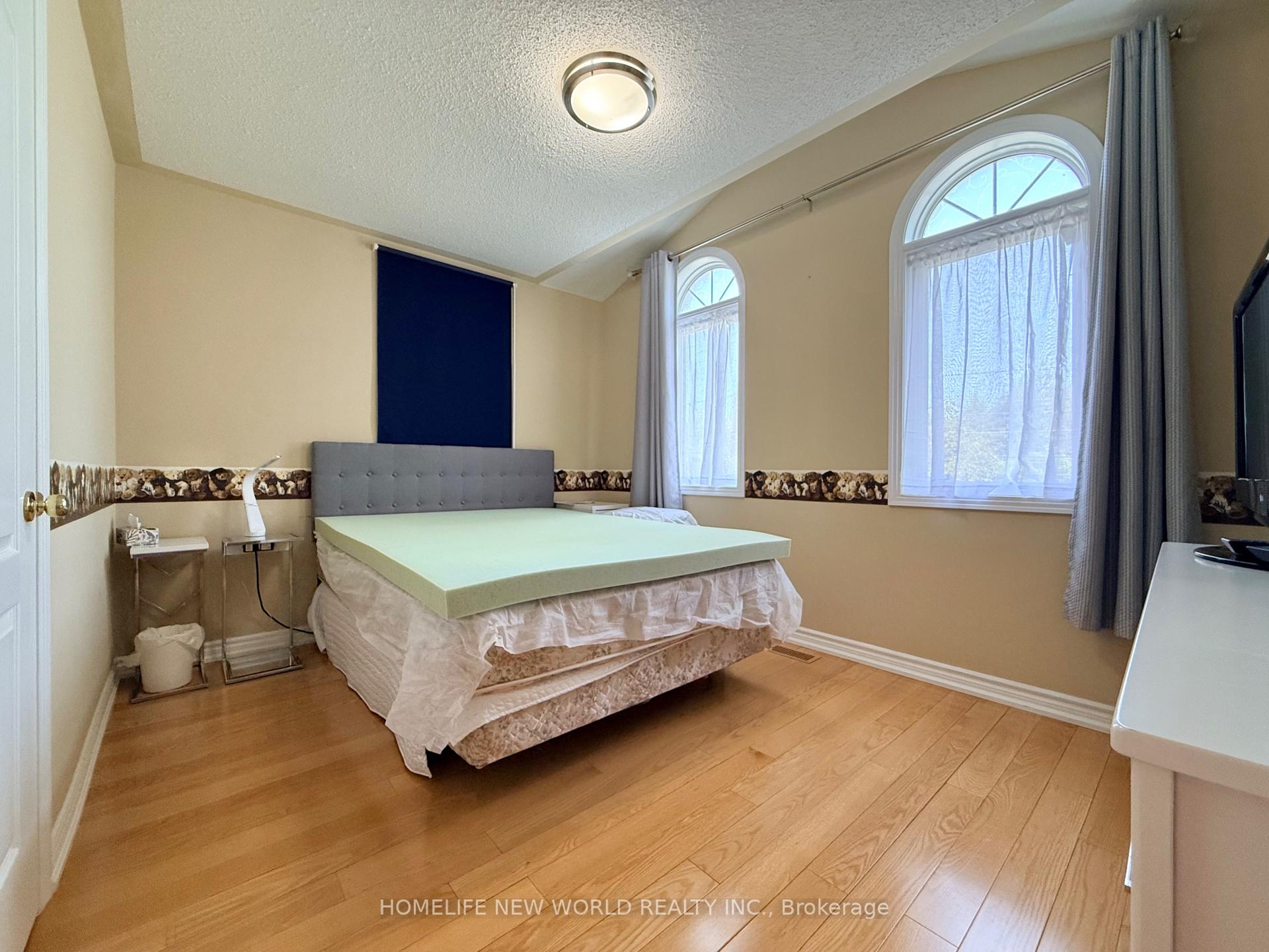 Photo 62 of 63 Southbrook Crescent, Markham, Cachet — HOMEH