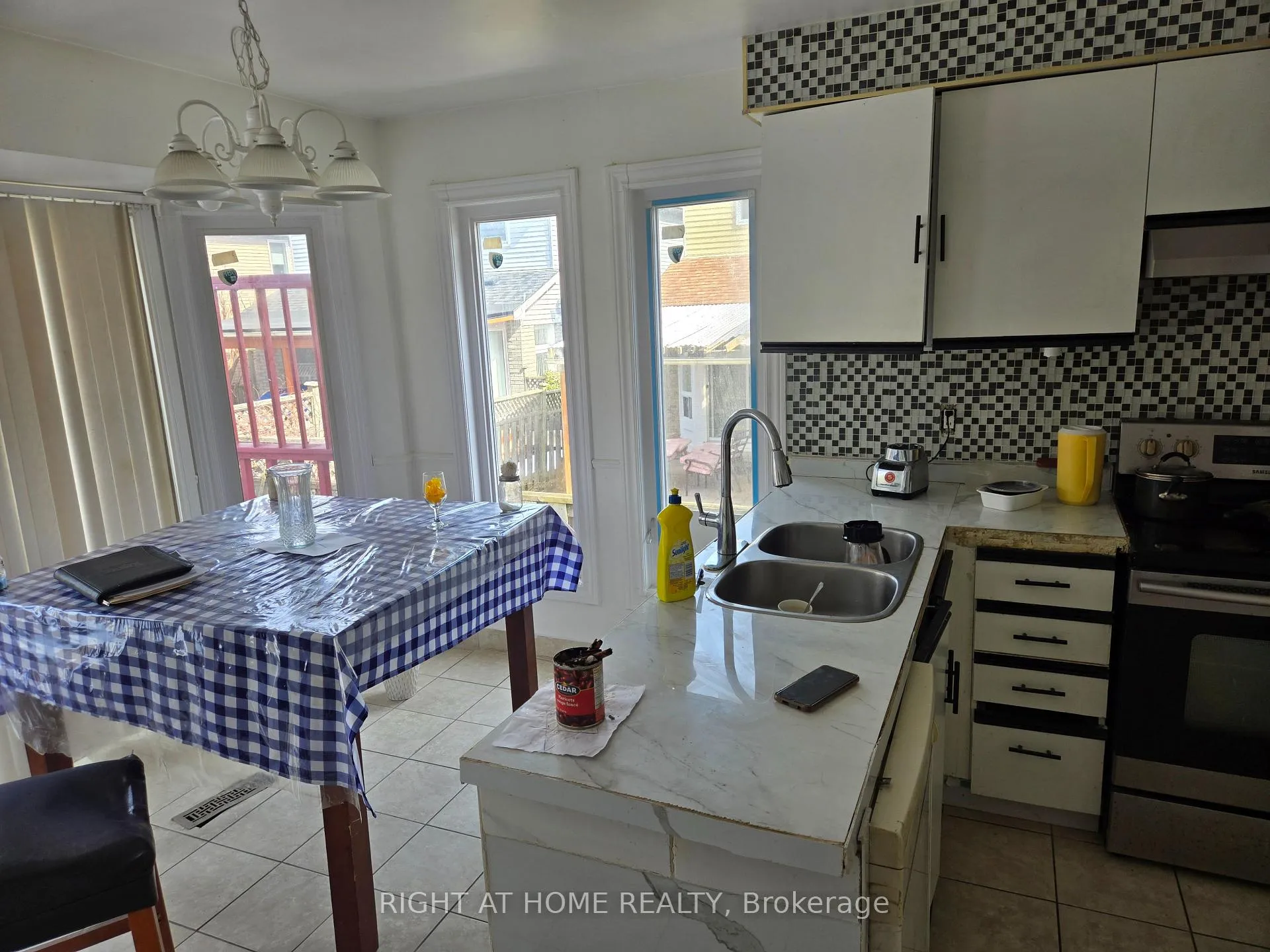 Photo 6 of 1073 Rathmore Crescent, Pickering, Liverpool — HOMEH