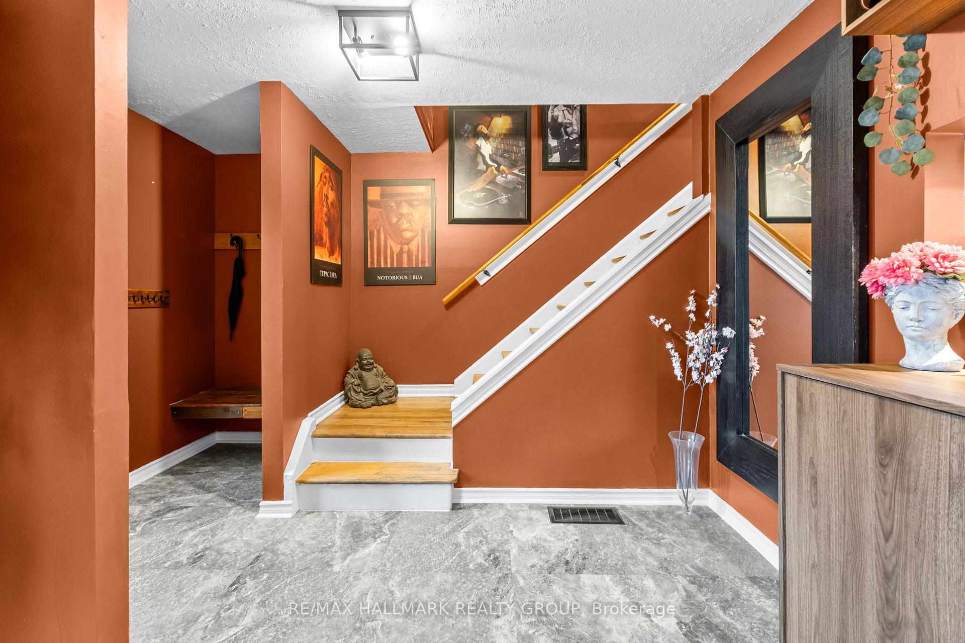 Photo 5 of 779 Borthwick Avenue, Ottawa, Castle Heights/Rideau High — HOMEH