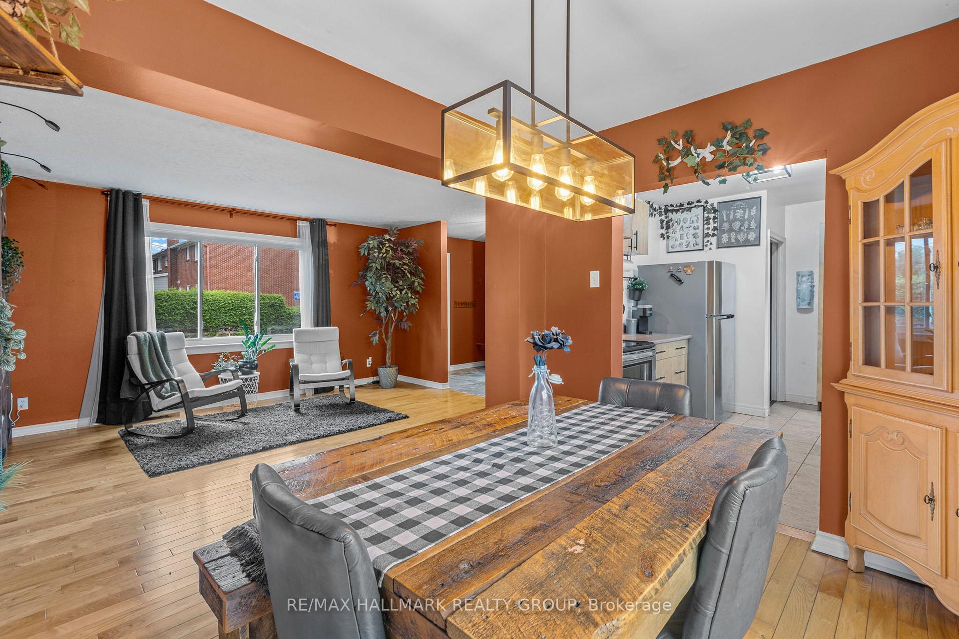 Photo 9 of 779 Borthwick Avenue, Ottawa, Castle Heights/Rideau High — HOMEH