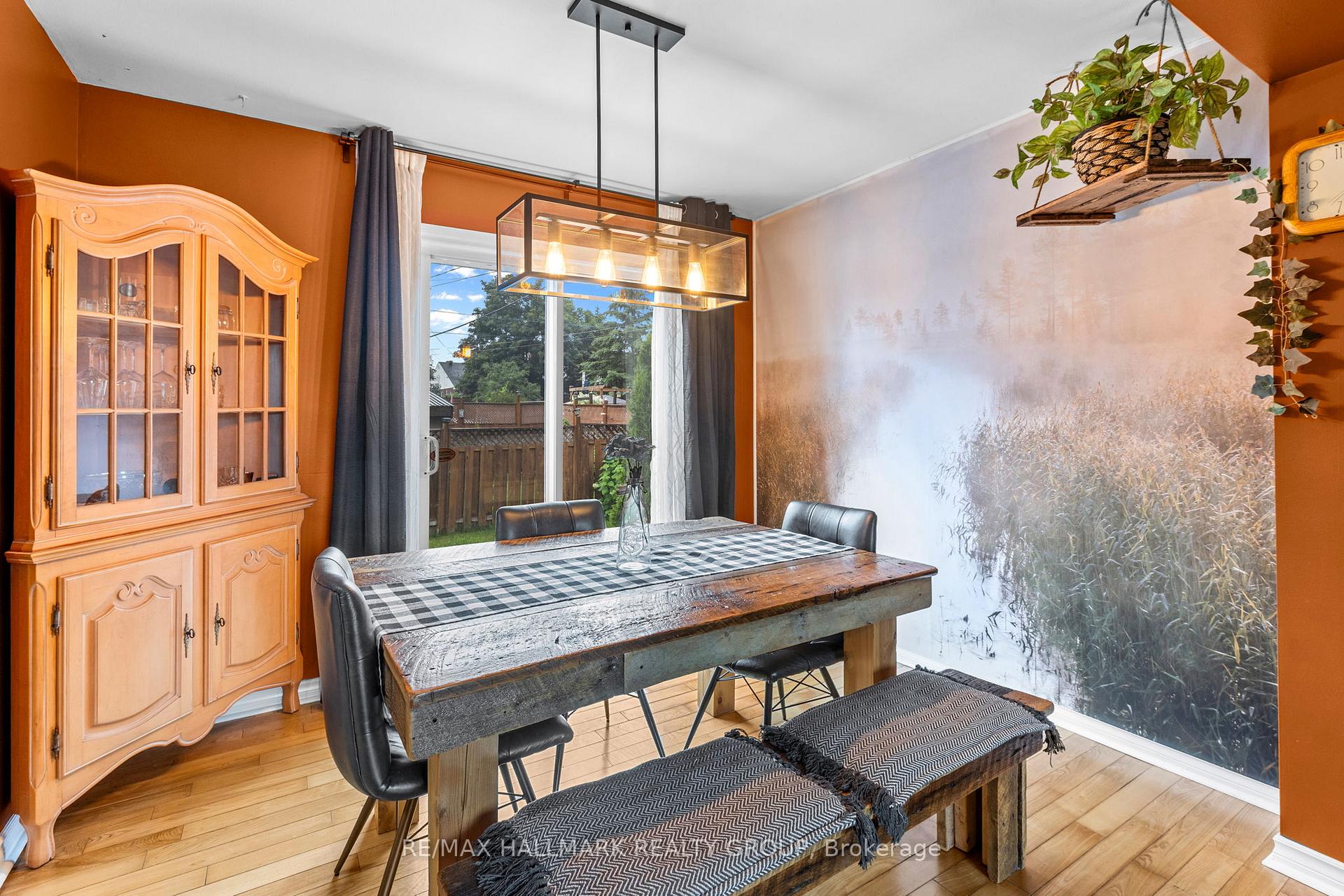 Photo 10 of 779 Borthwick Avenue, Ottawa, Castle Heights/Rideau High — HOMEH