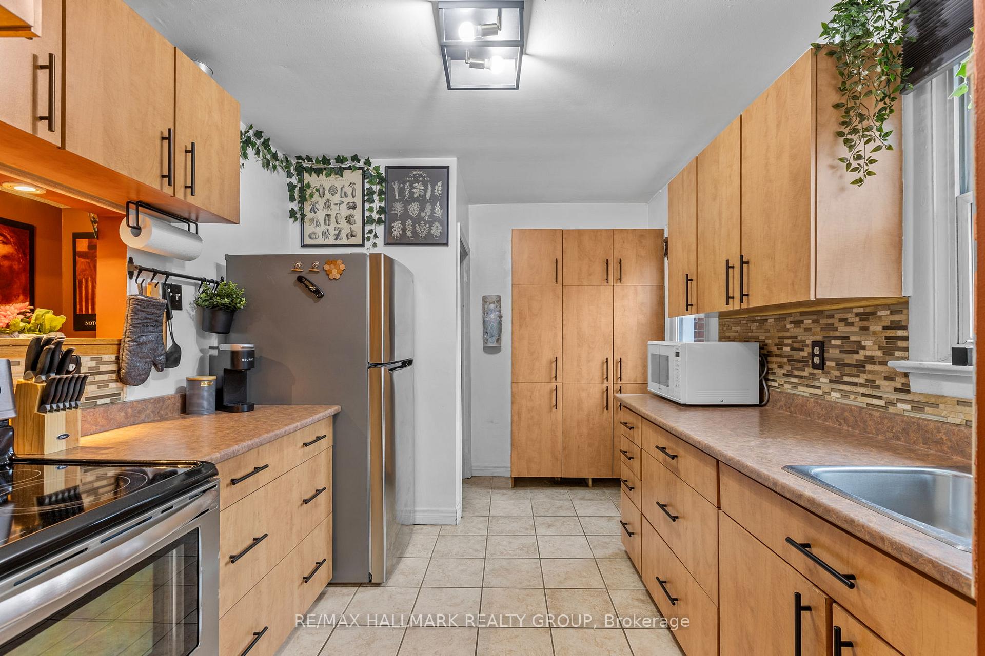 Photo 12 of 779 Borthwick Avenue, Ottawa, Castle Heights/Rideau High — HOMEH
