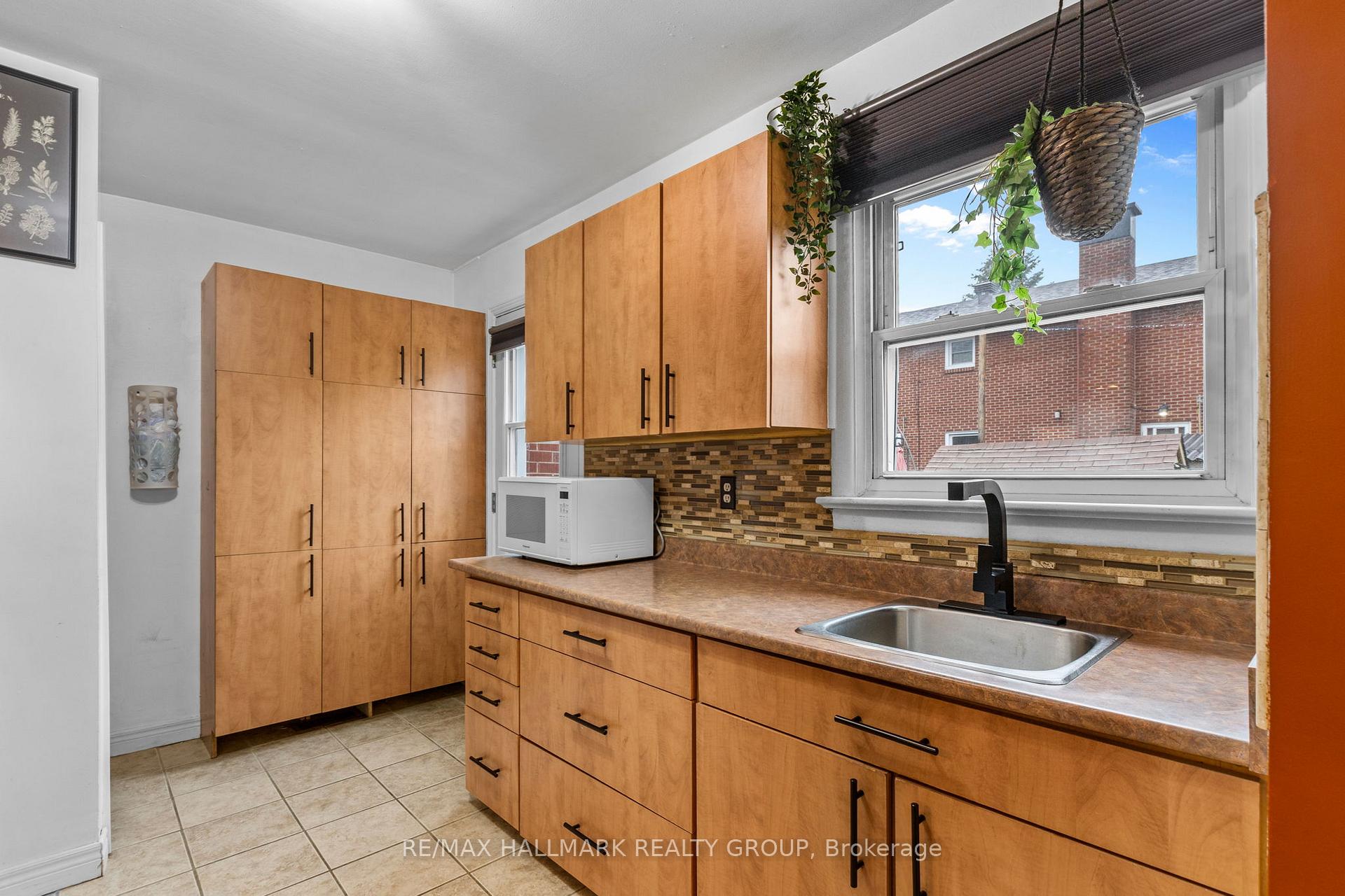 Photo 13 of 779 Borthwick Avenue, Ottawa, Castle Heights/Rideau High — HOMEH
