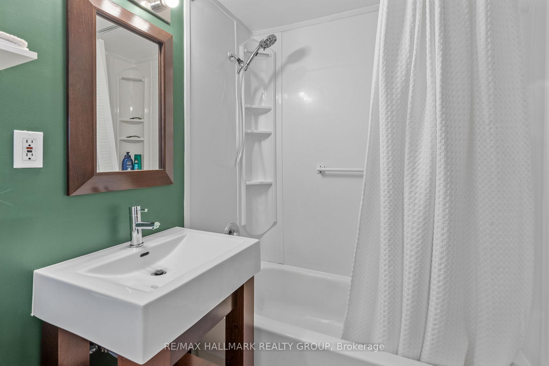 Photo 22 of 779 Borthwick Avenue, Ottawa, Castle Heights/Rideau High — HOMEH
