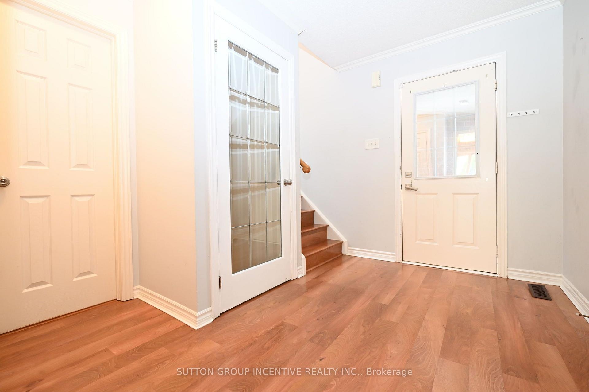 Photo 3 of 14 Brown Wood Drive, Barrie, Little Lake — HOMEH