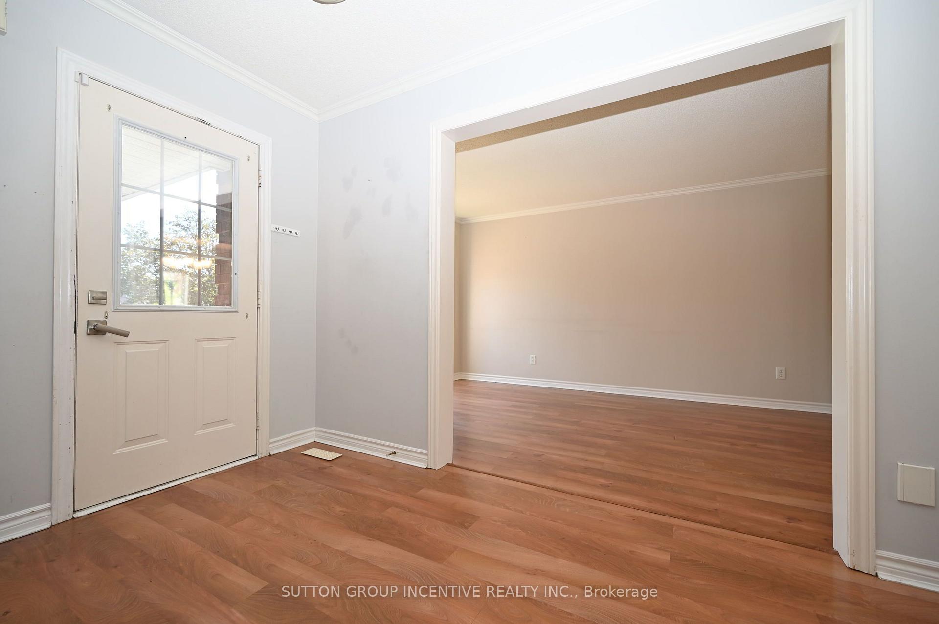 Photo 4 of 14 Brown Wood Drive, Barrie, Little Lake — HOMEH