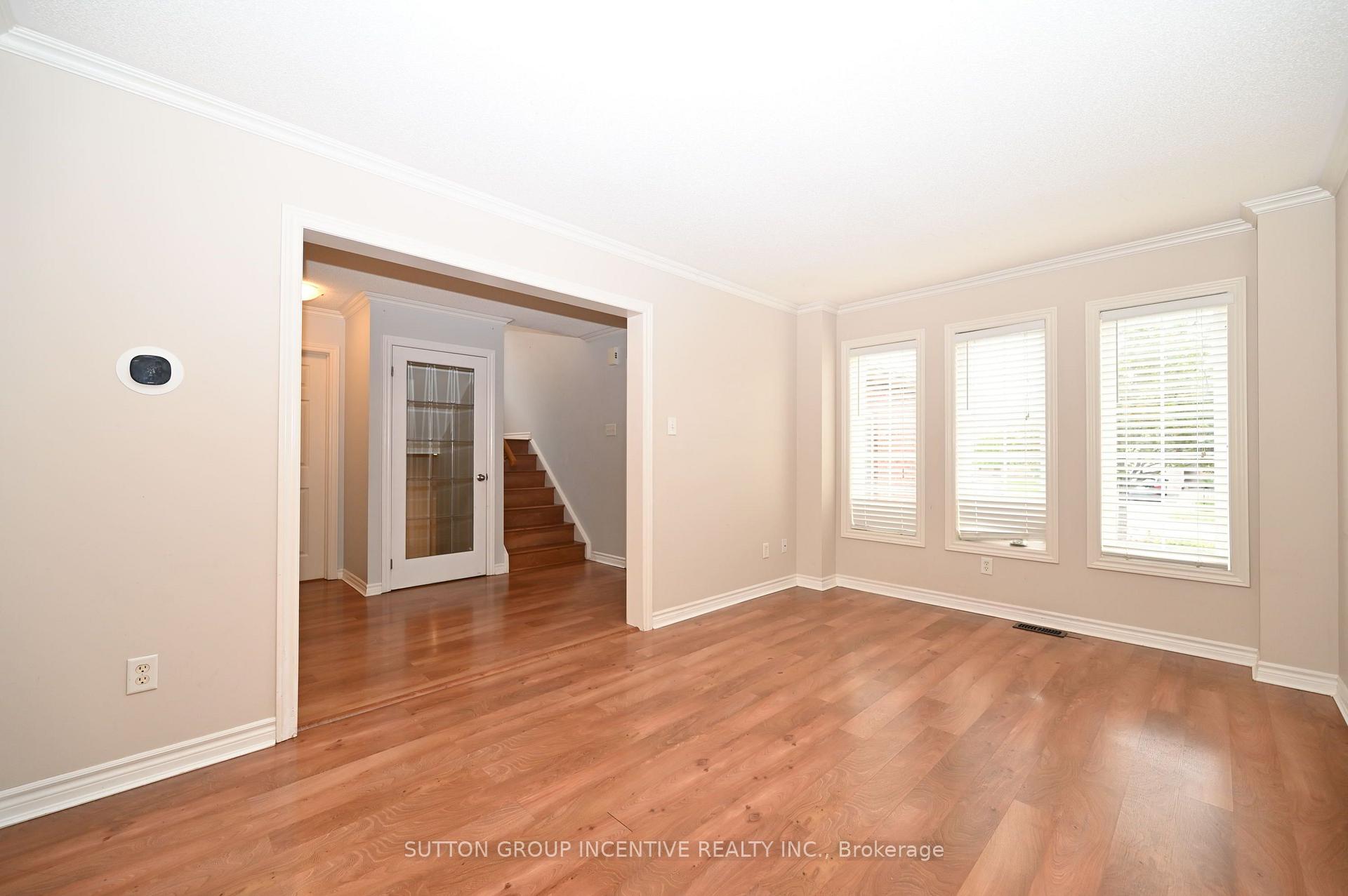 Photo 5 of 14 Brown Wood Drive, Barrie, Little Lake — HOMEH
