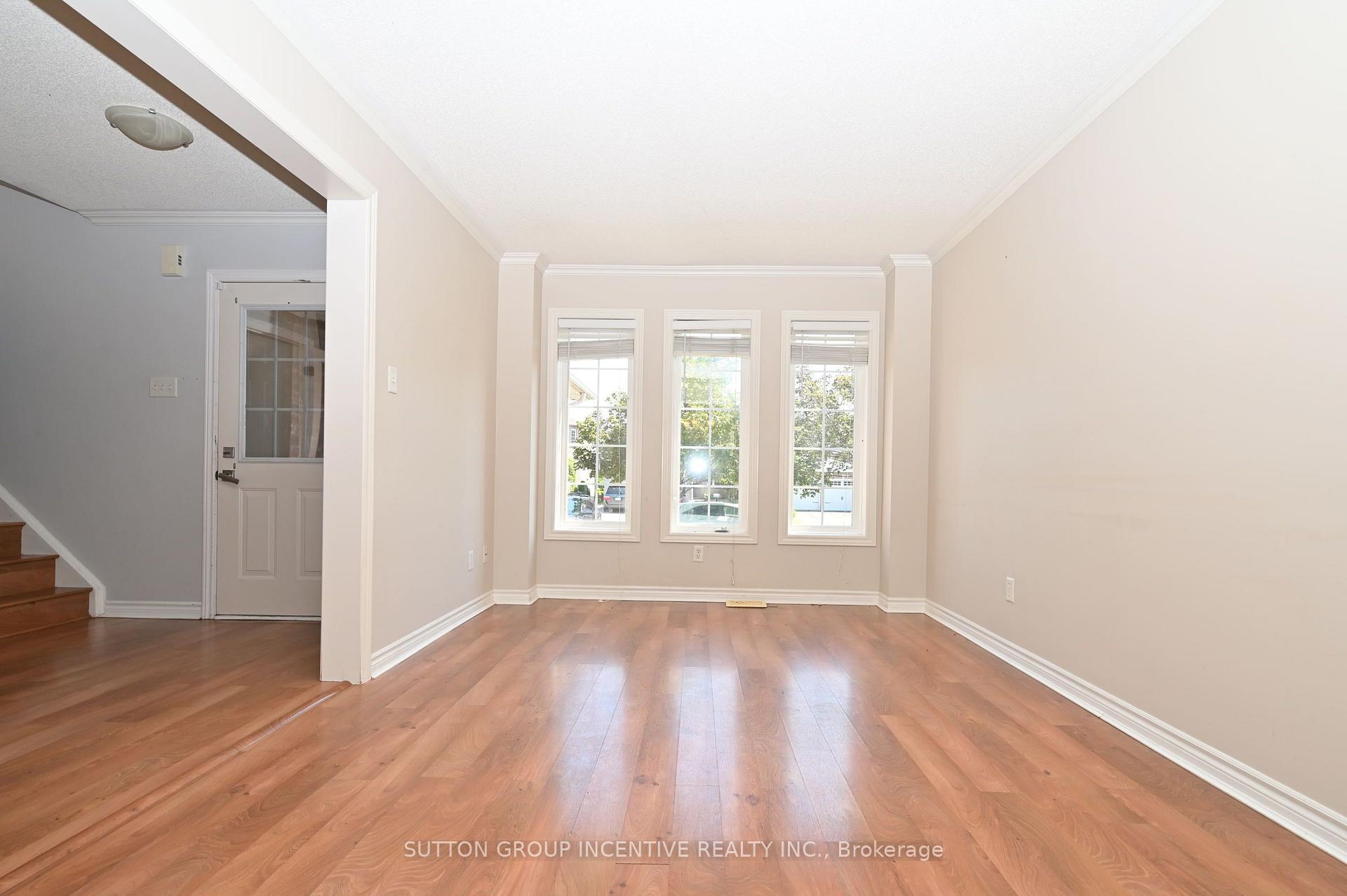 Photo 8 of 14 Brown Wood Drive, Barrie, Little Lake — HOMEH