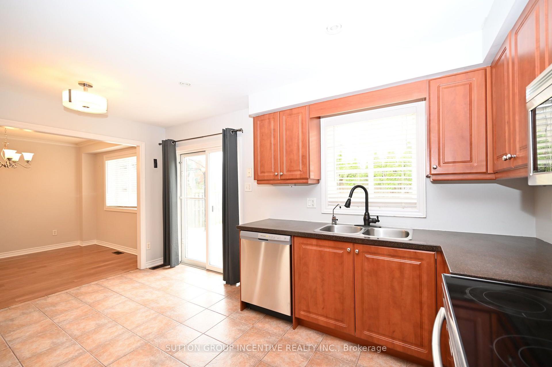 Photo 14 of 14 Brown Wood Drive, Barrie, Little Lake — HOMEH