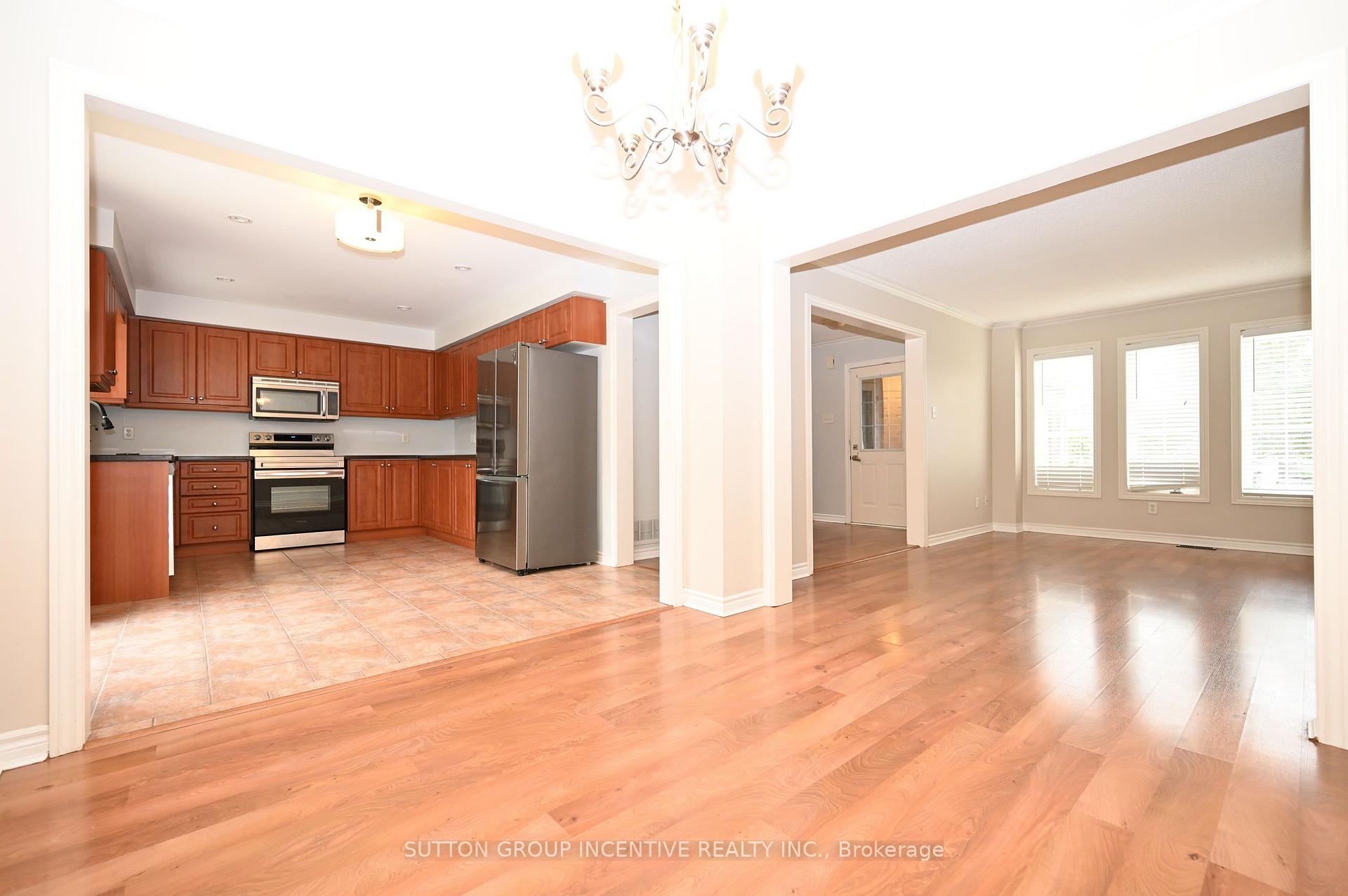 Photo 15 of 14 Brown Wood Drive, Barrie, Little Lake — HOMEH
