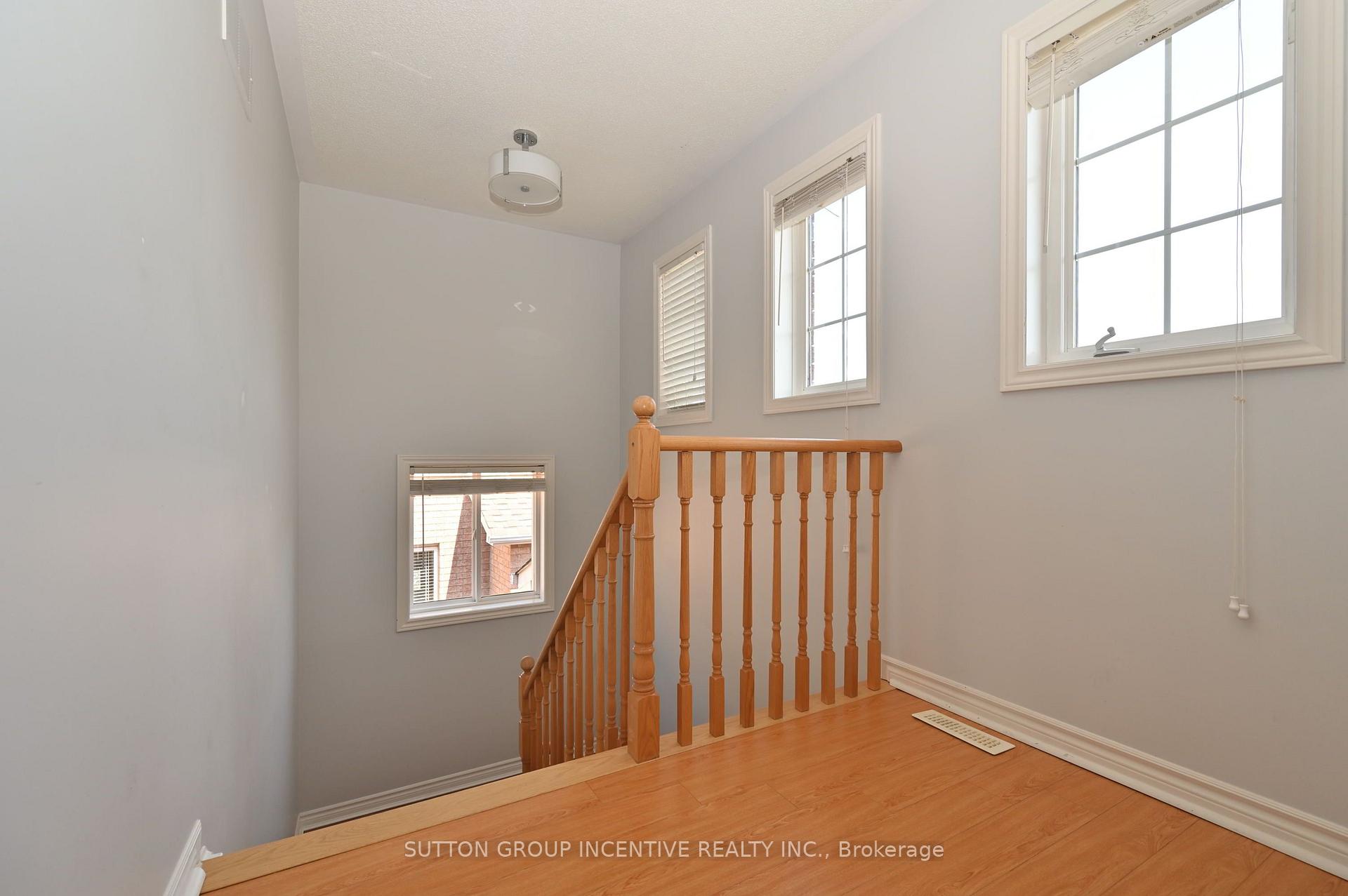 Photo 18 of 14 Brown Wood Drive, Barrie, Little Lake — HOMEH