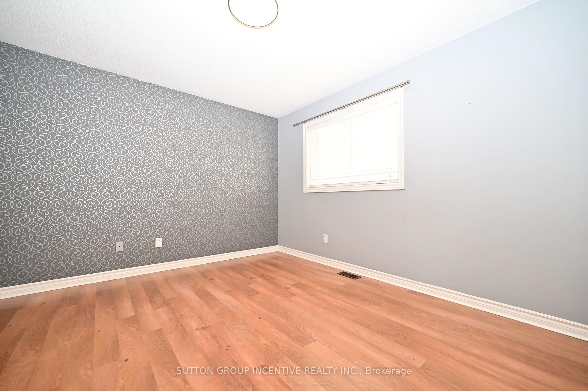 Photo 19 of 14 Brown Wood Drive, Barrie, Little Lake — HOMEH