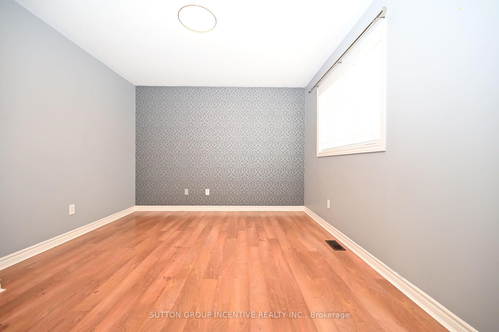 Photo 20 of 14 Brown Wood Drive, Barrie, Little Lake — HOMEH