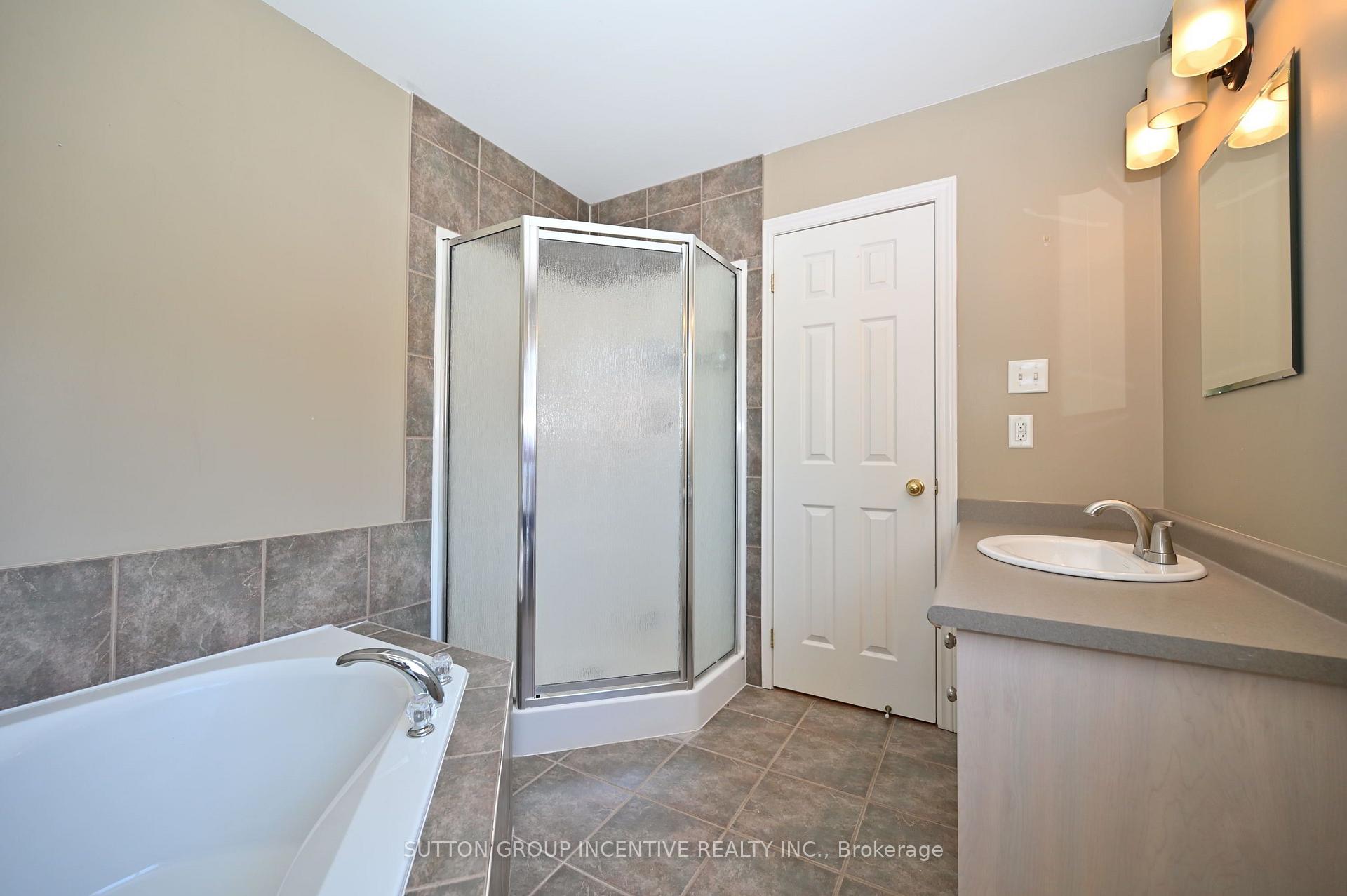 Photo 22 of 14 Brown Wood Drive, Barrie, Little Lake — HOMEH