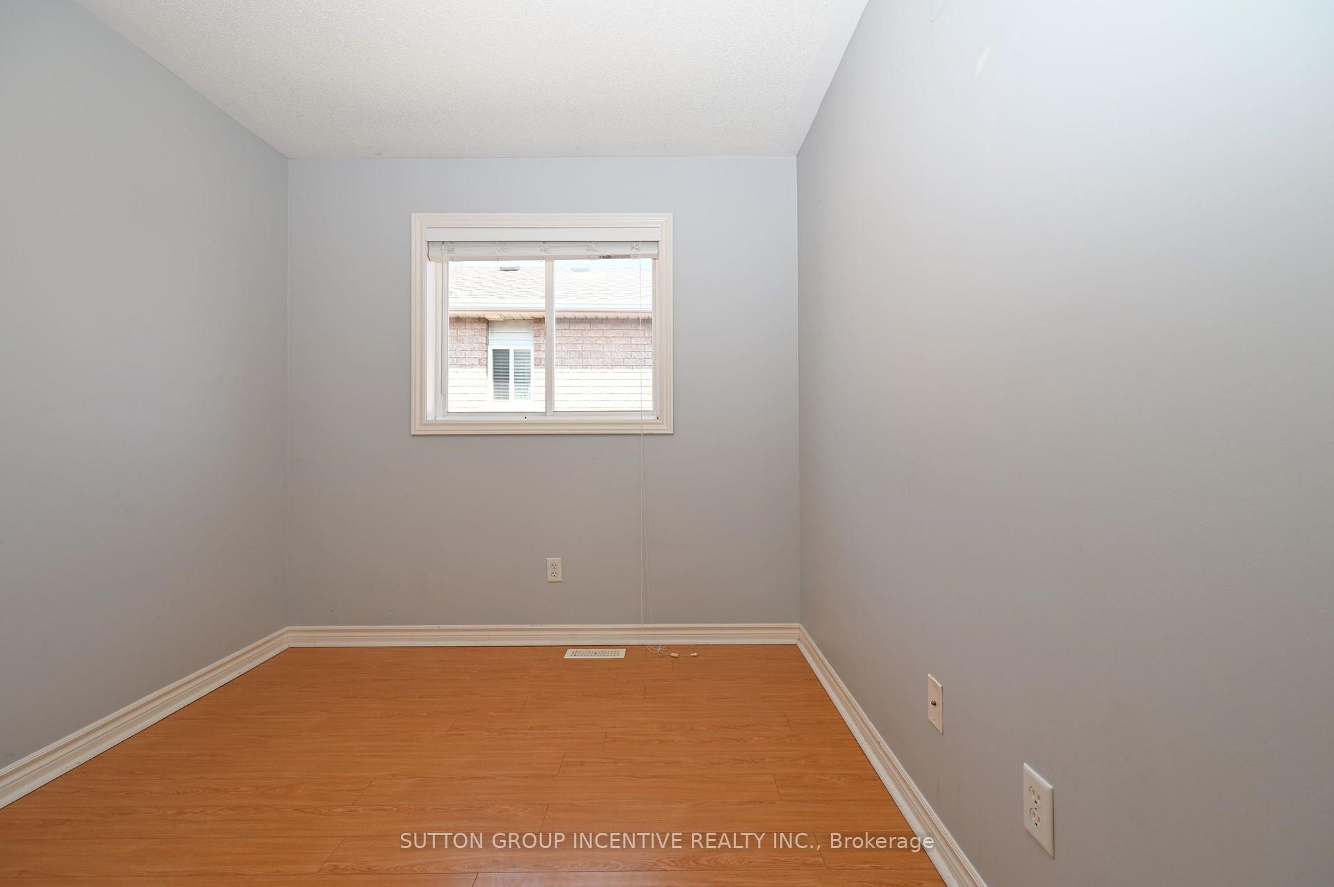 Photo 24 of 14 Brown Wood Drive, Barrie, Little Lake — HOMEH